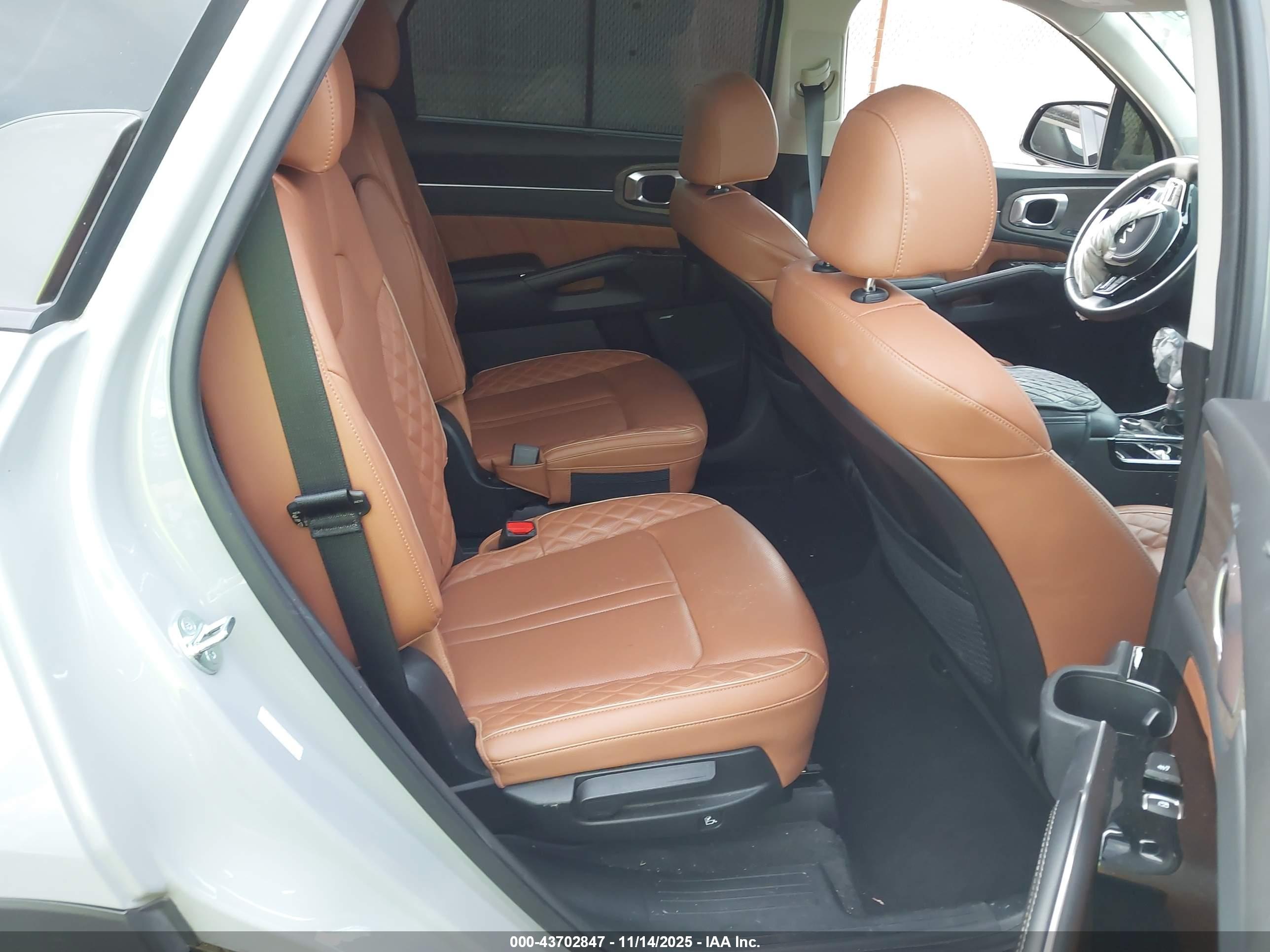 KIA SORENTO image 8