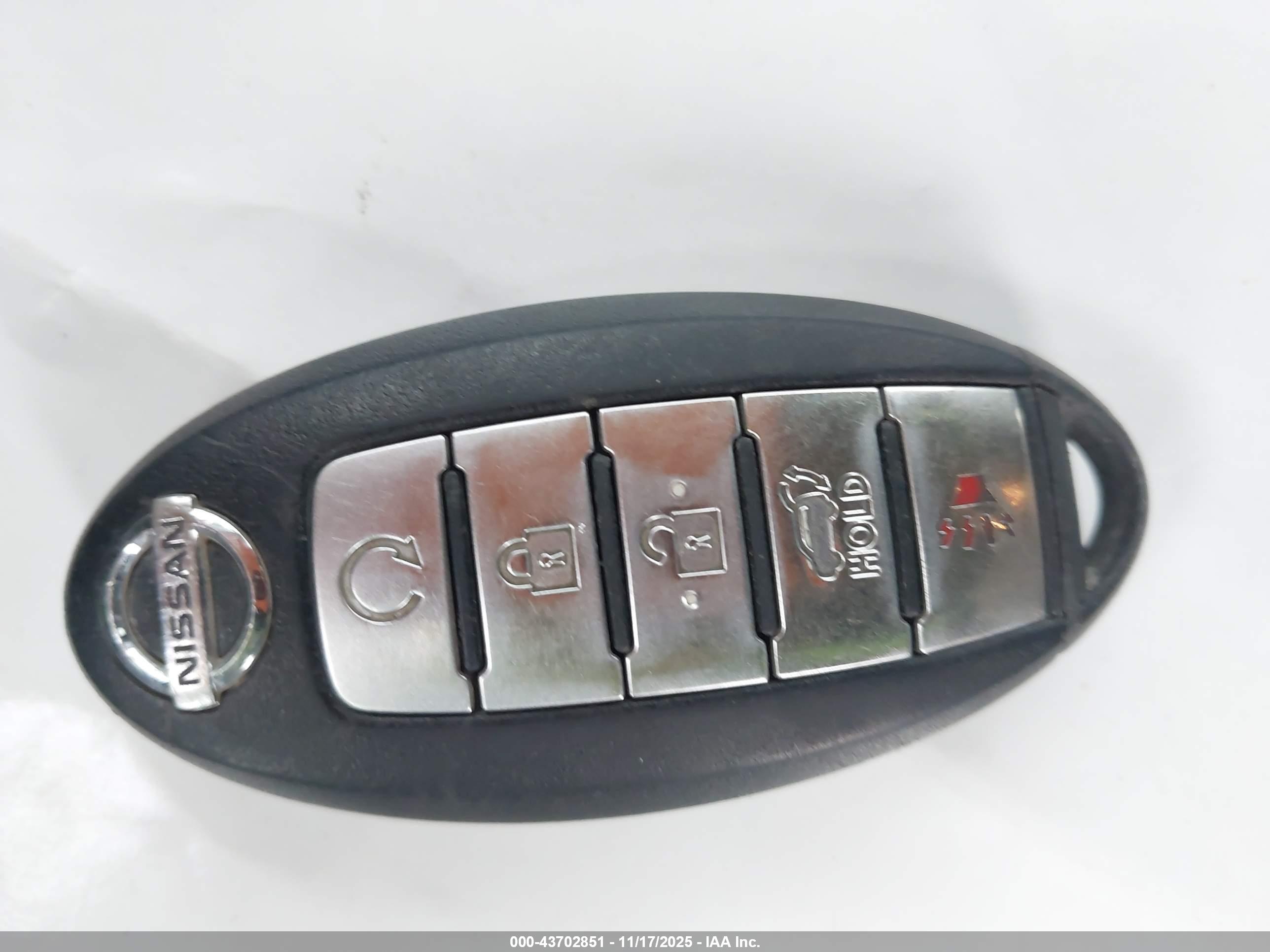 NISSAN ROGUE image 11