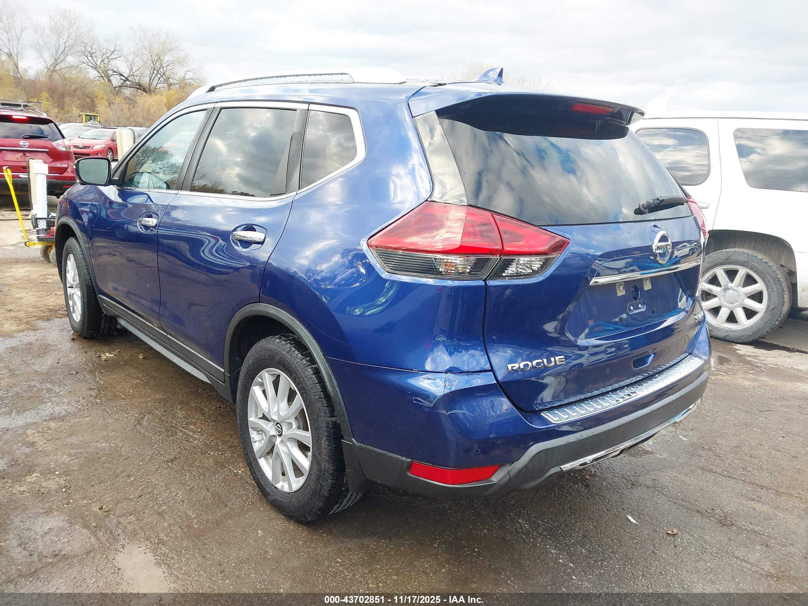 NISSAN ROGUE image 3