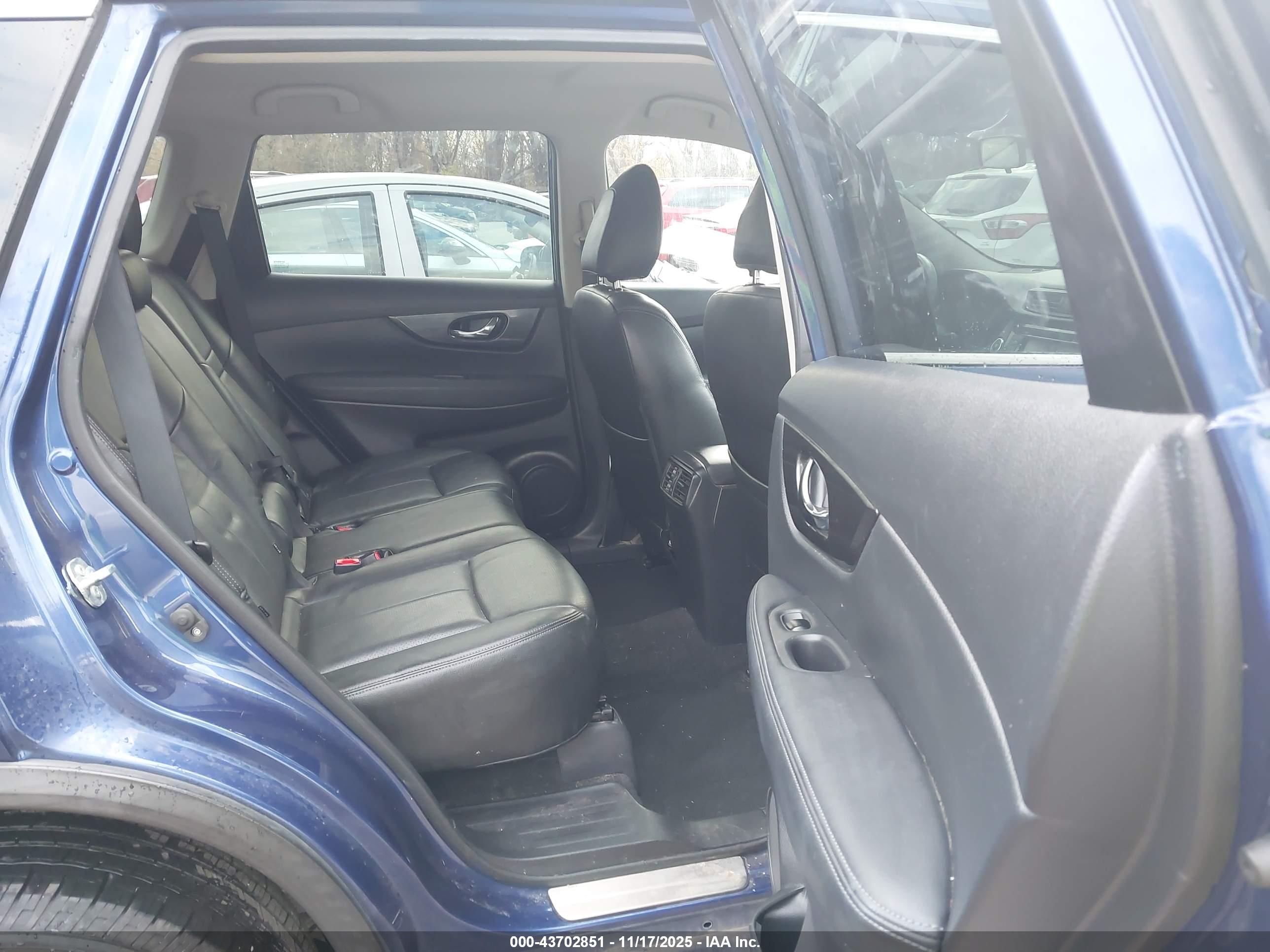NISSAN ROGUE image 8