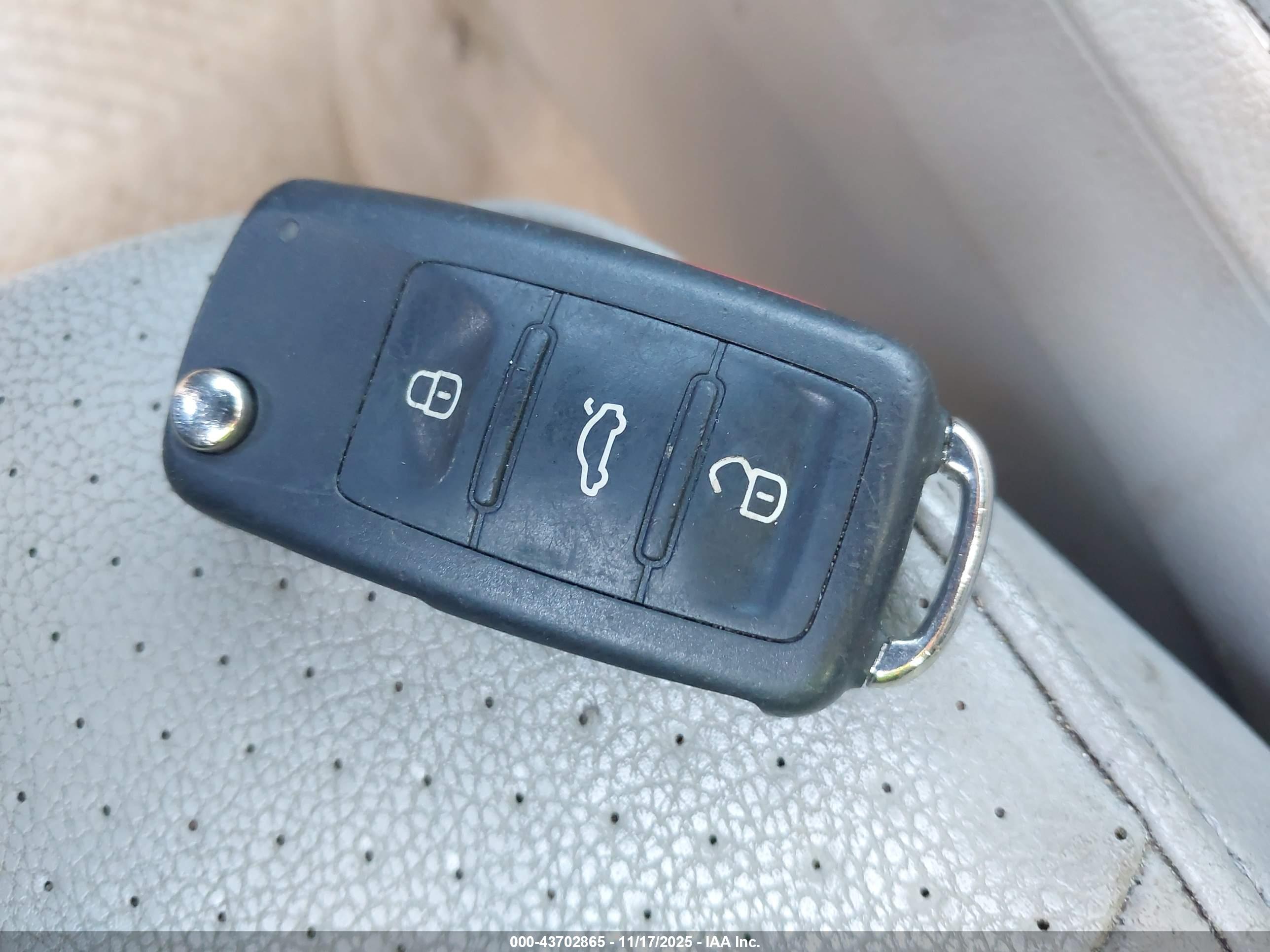 VOLKSWAGEN PASSAT image 11
