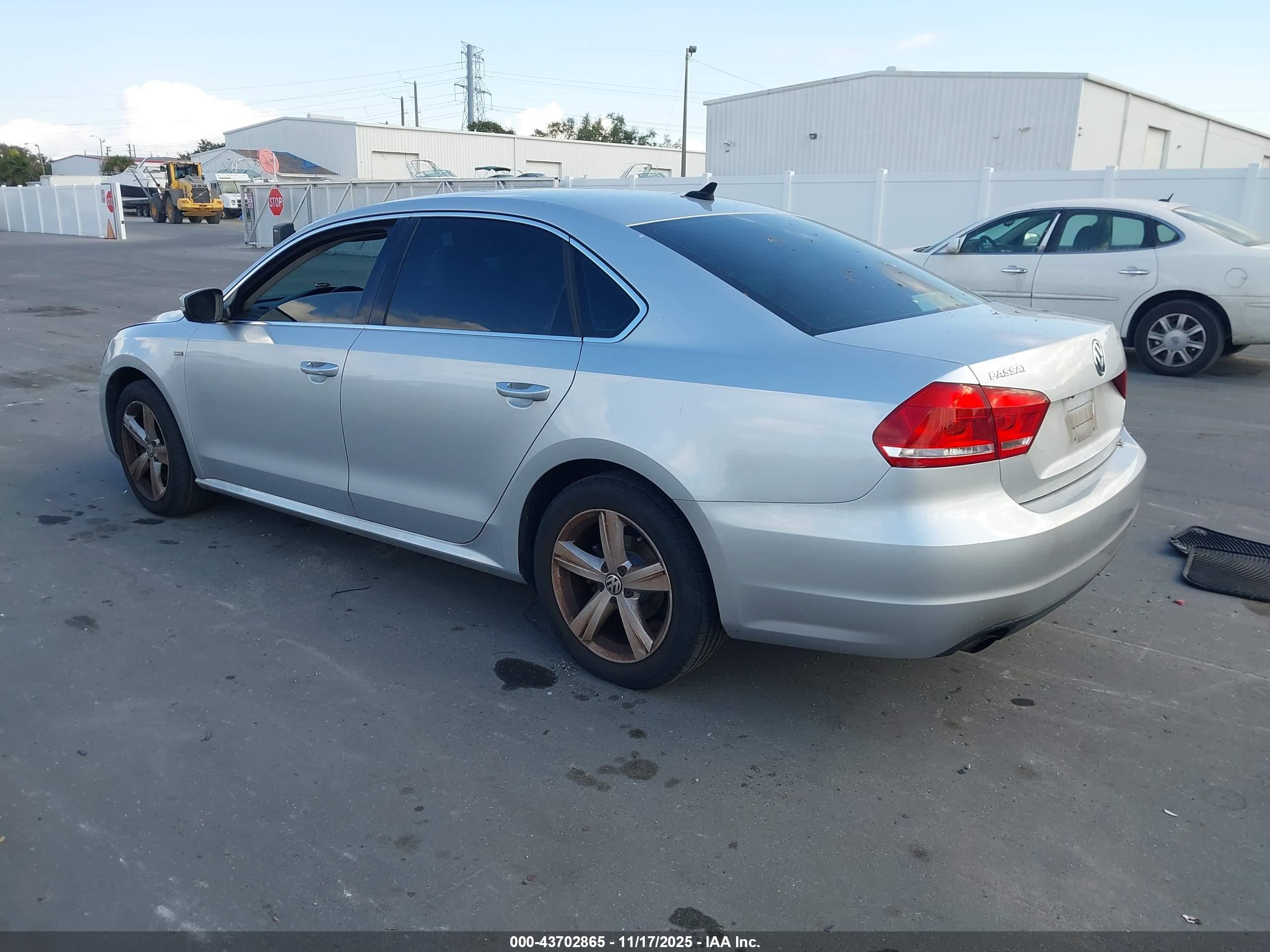 VOLKSWAGEN PASSAT image 3