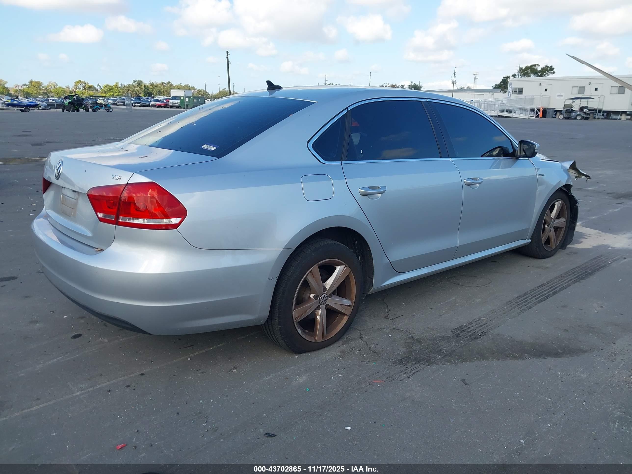VOLKSWAGEN PASSAT image 4