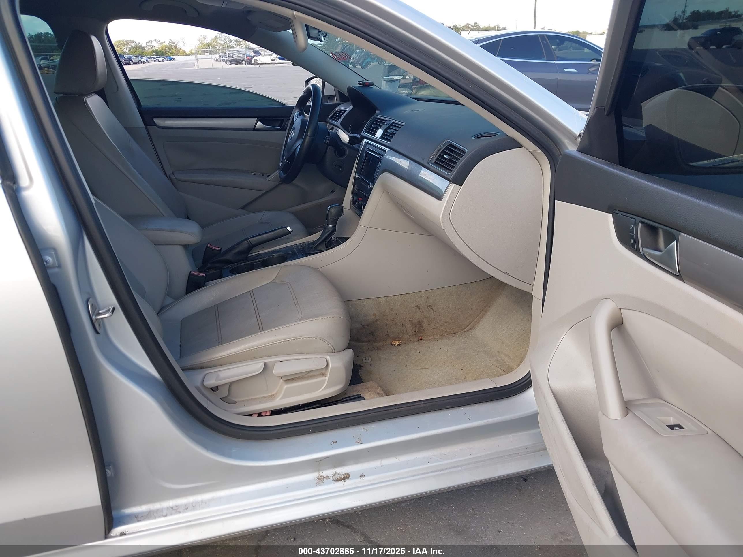 VOLKSWAGEN PASSAT image 5