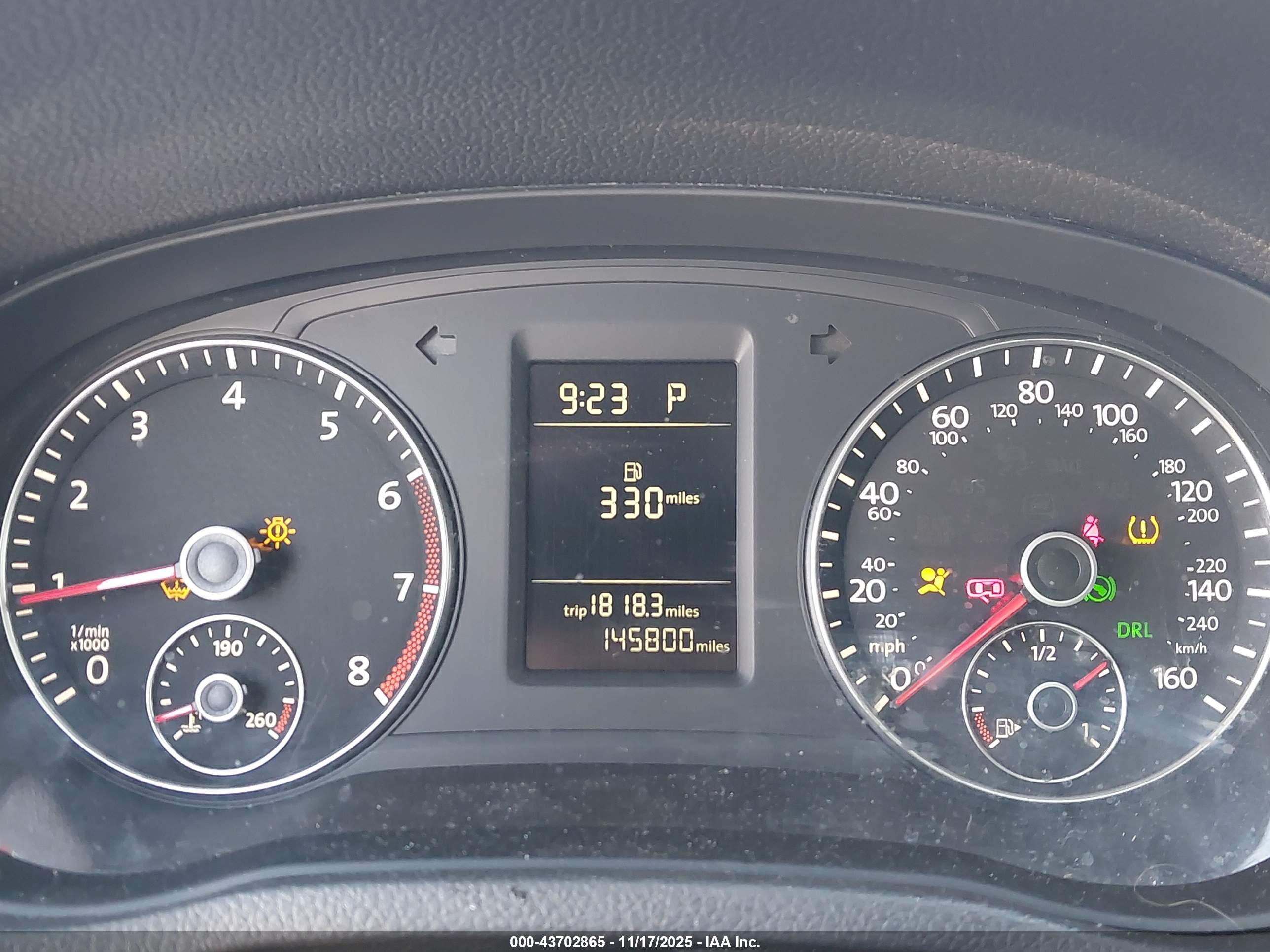 VOLKSWAGEN PASSAT image 7