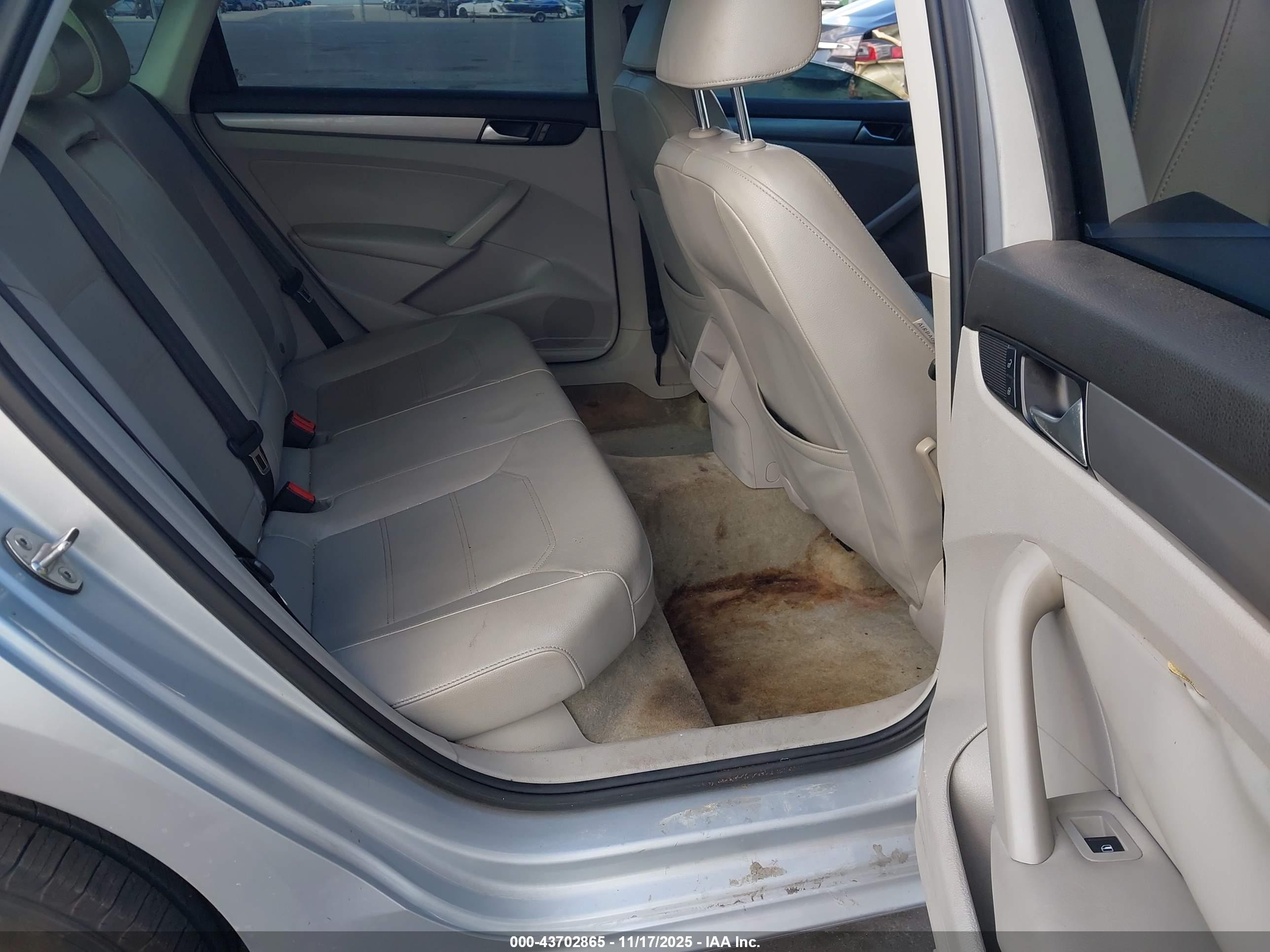 VOLKSWAGEN PASSAT image 8