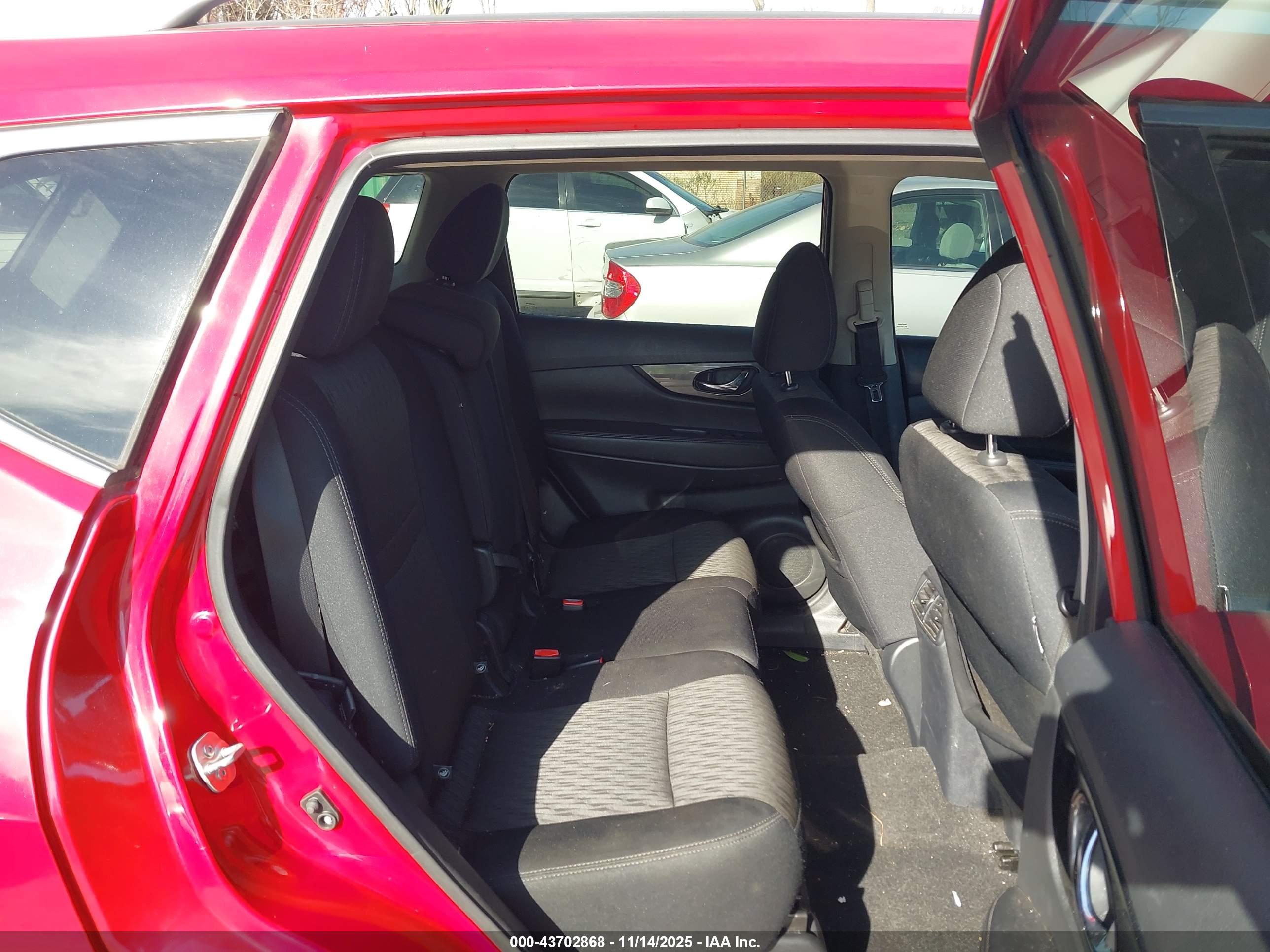 NISSAN ROGUE image 8
