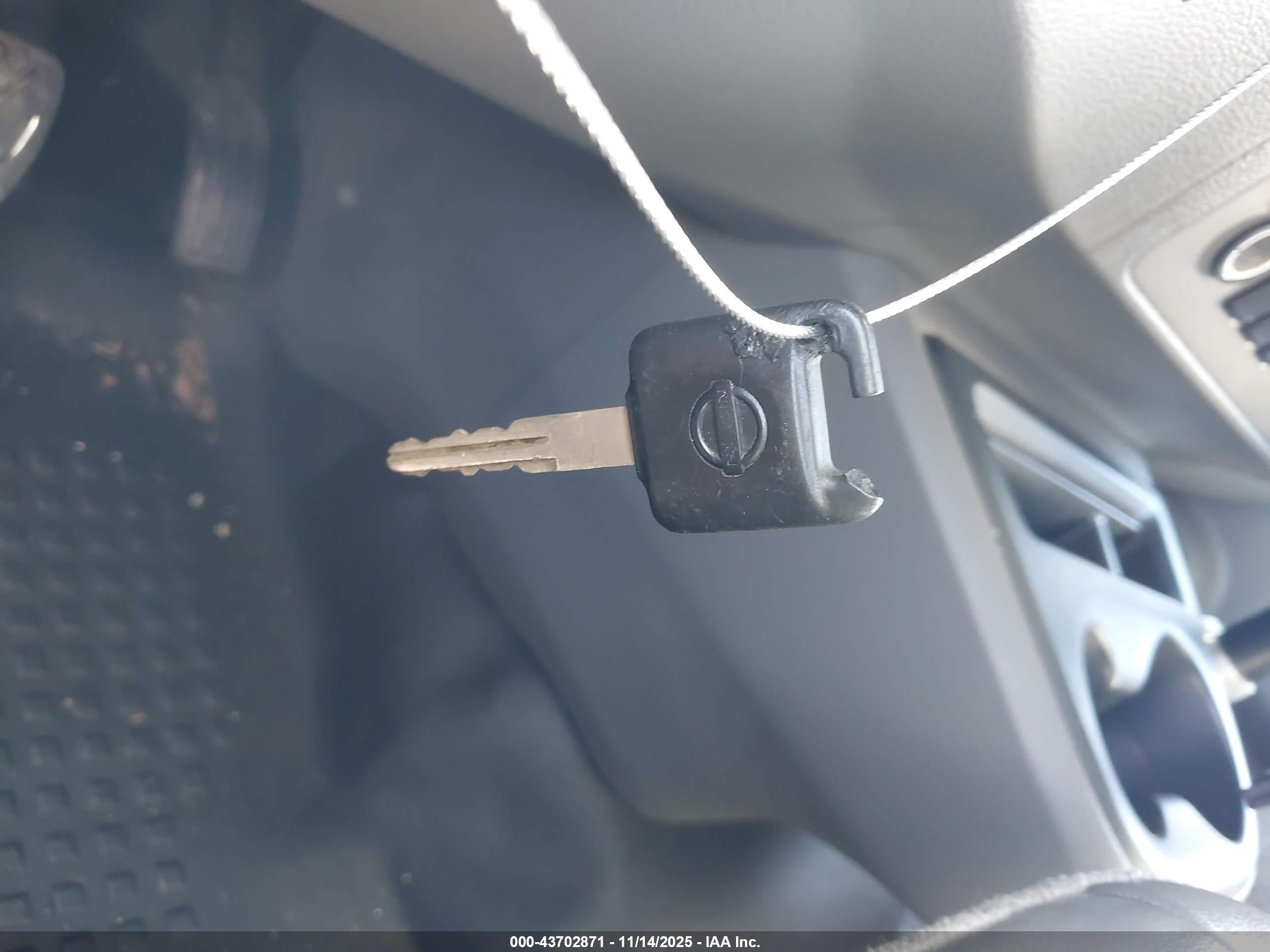 NISSAN NV image 11