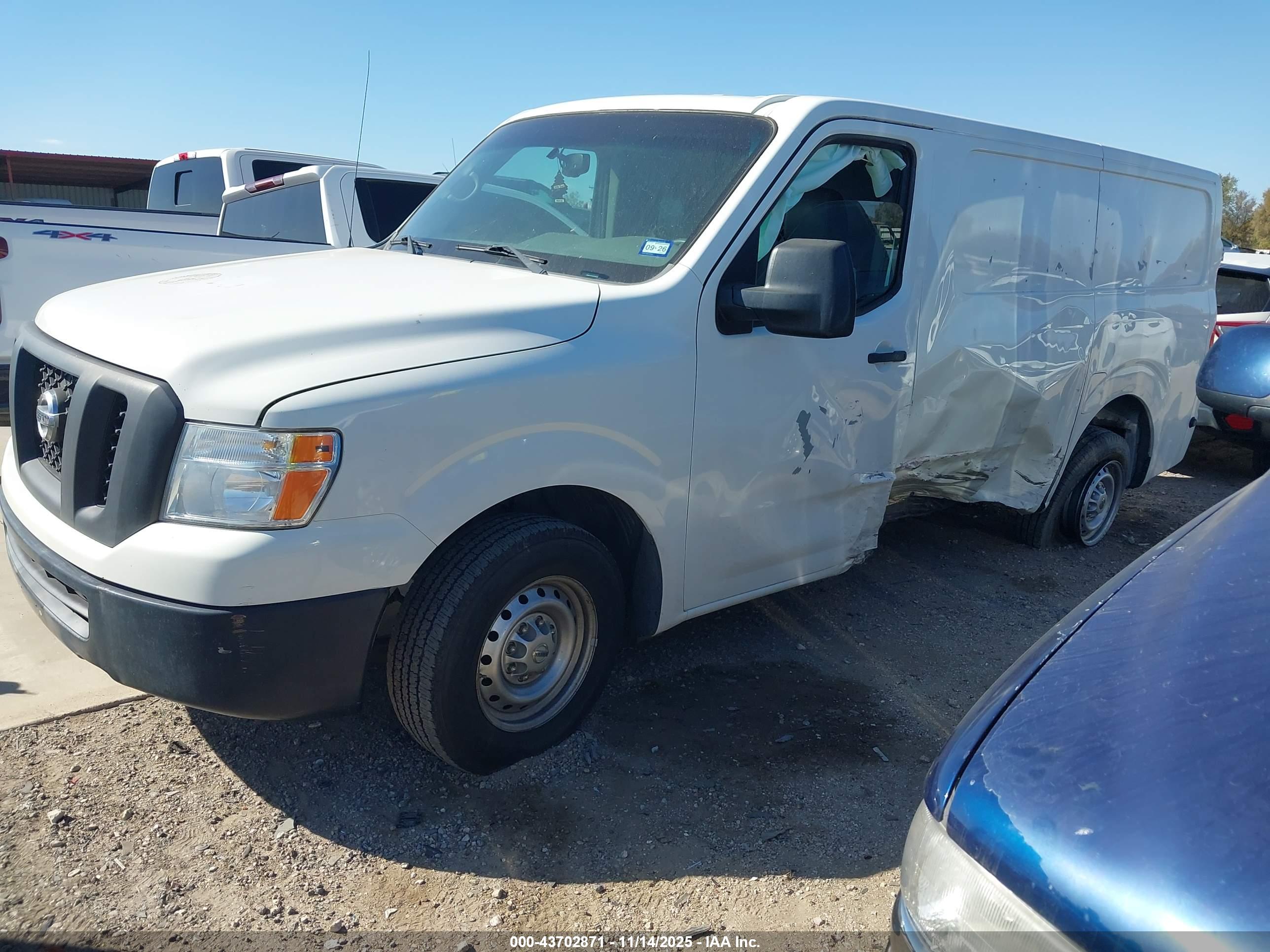 NISSAN NV image 2