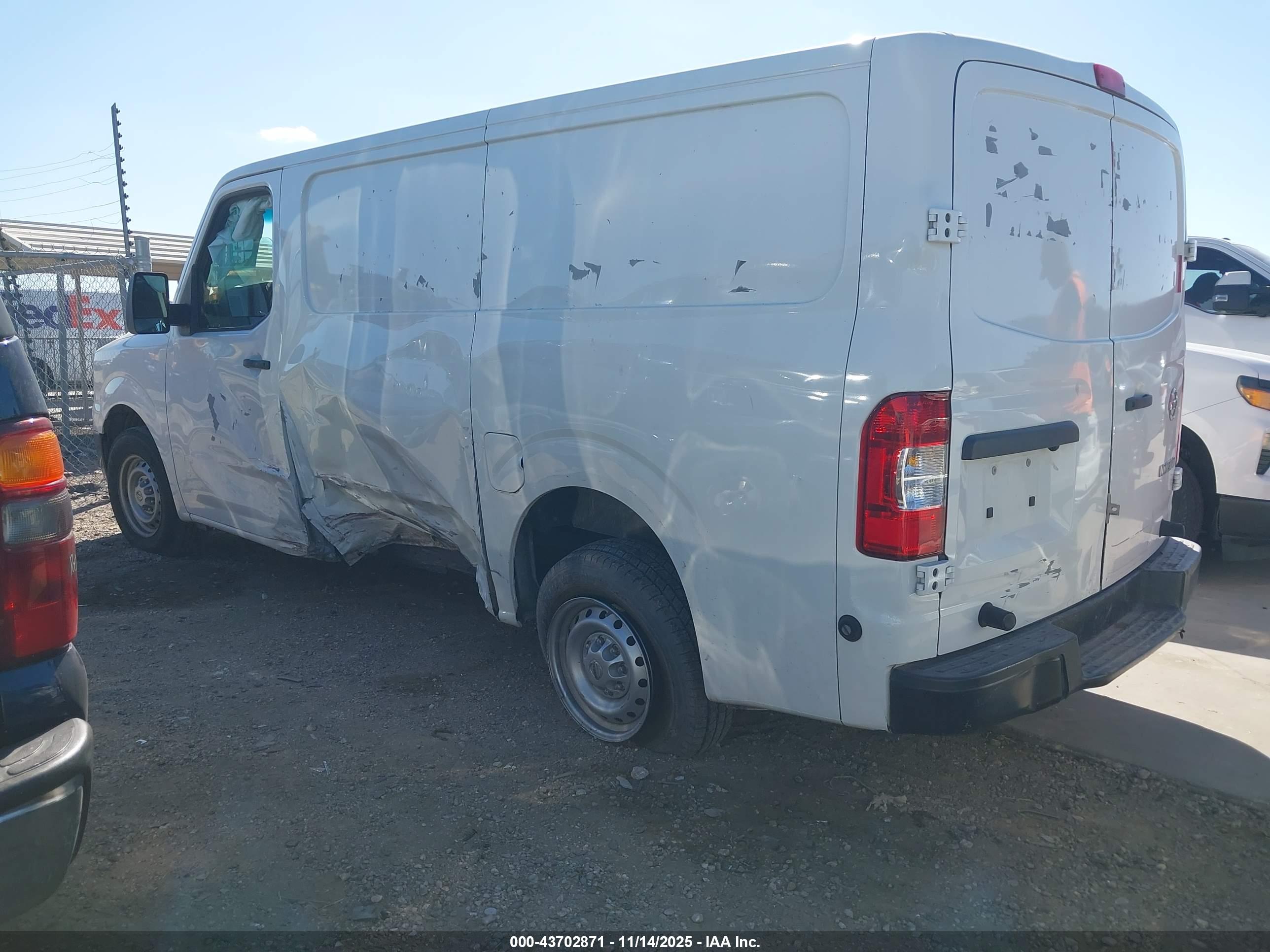 NISSAN NV image 3
