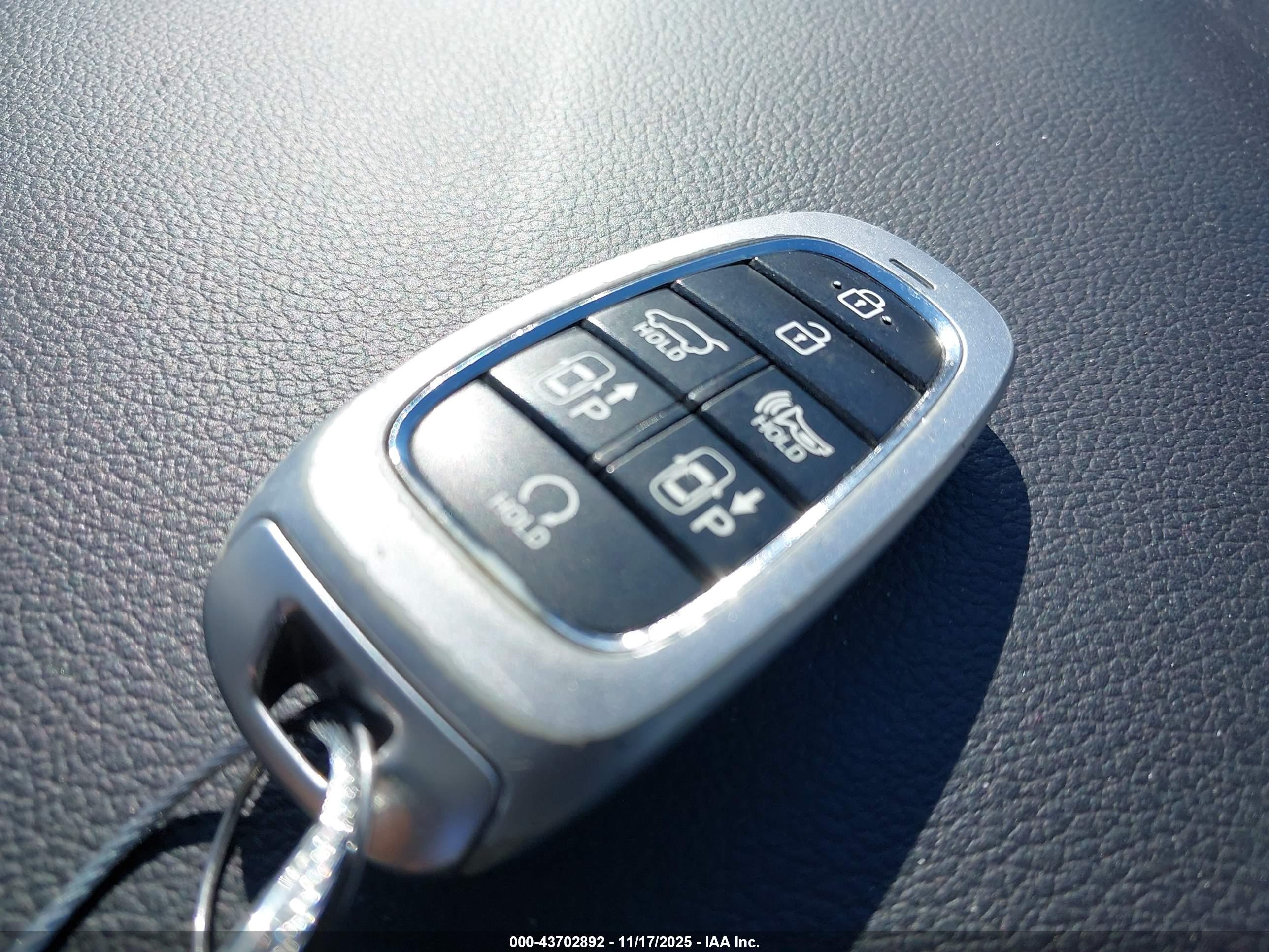 HYUNDAI SANTA image 11