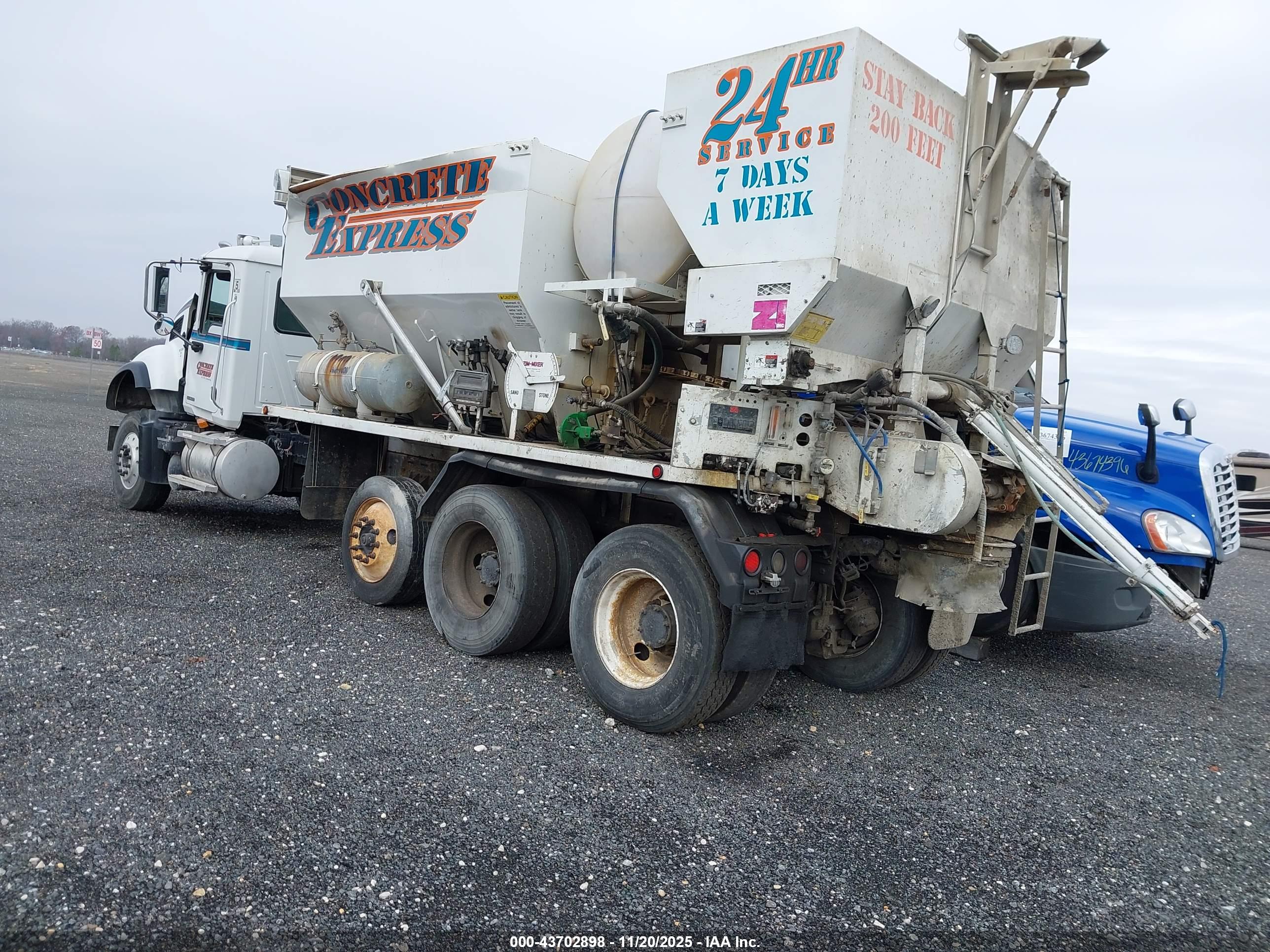 MACK 700 image 3