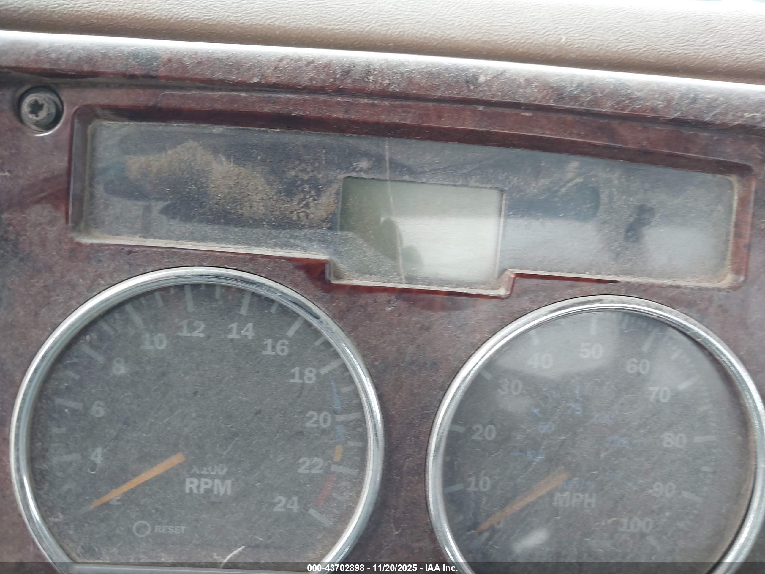 MACK 700 image 6