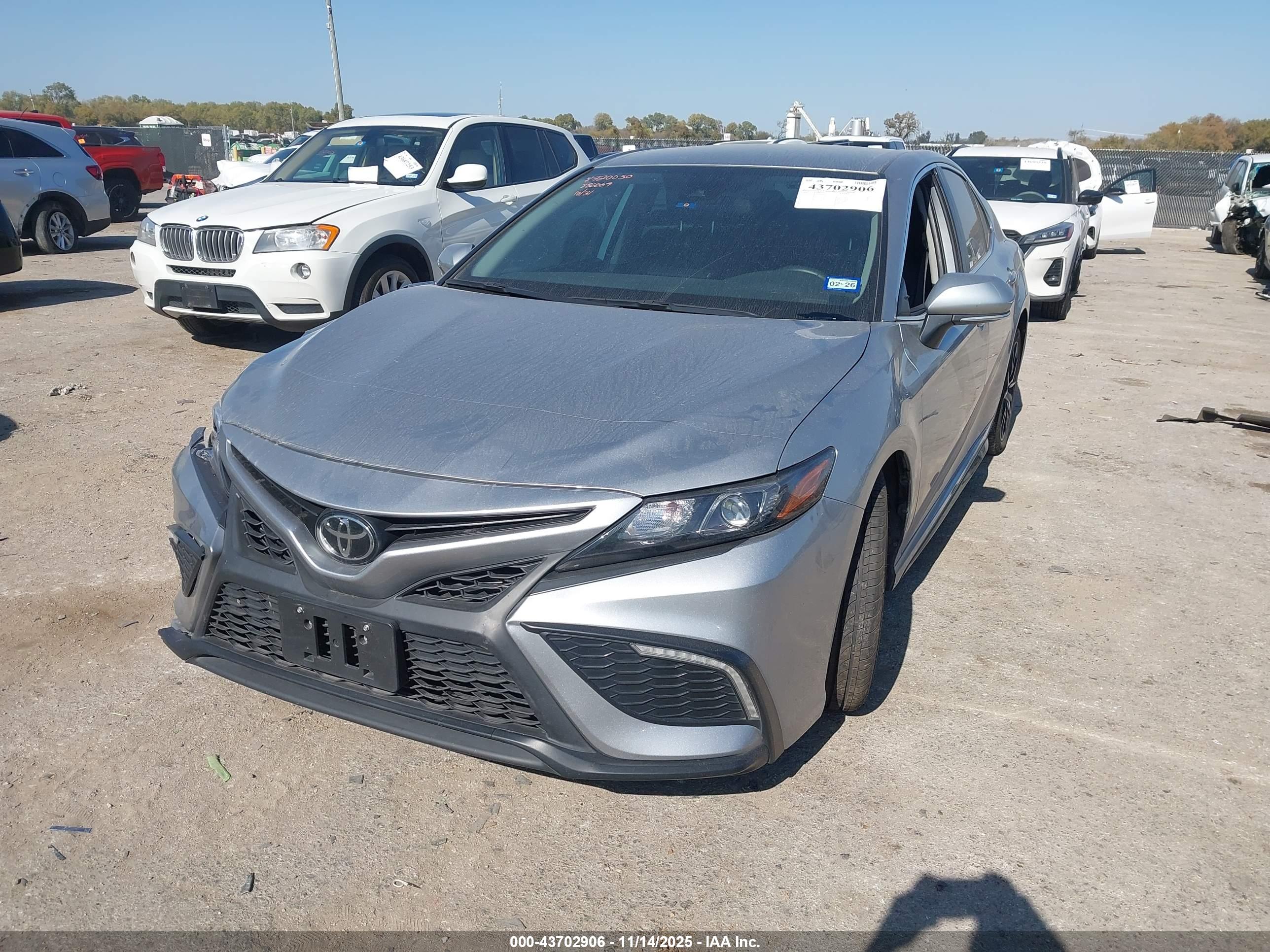 TOYOTA CAMRY image 2