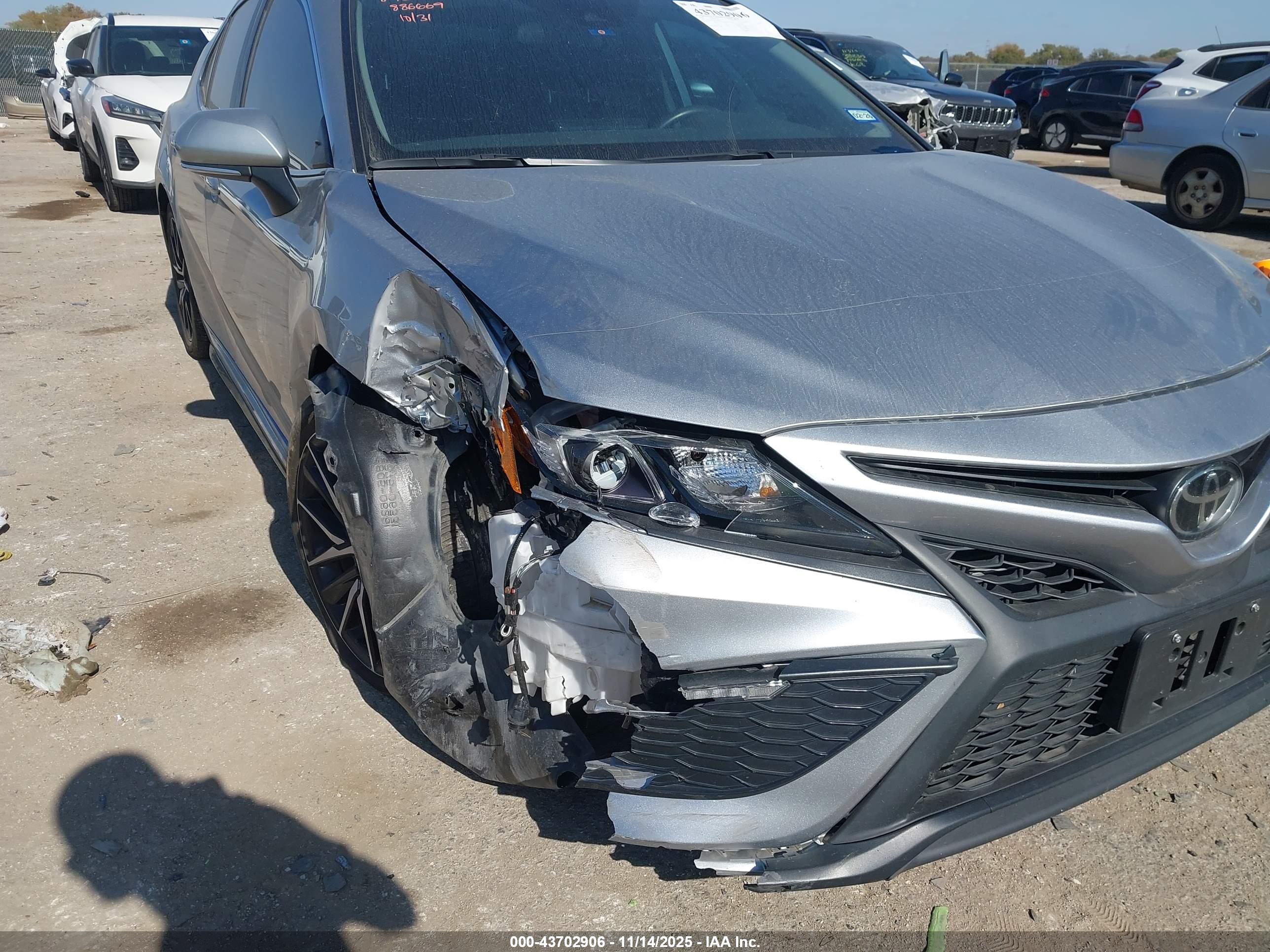 TOYOTA CAMRY image 6