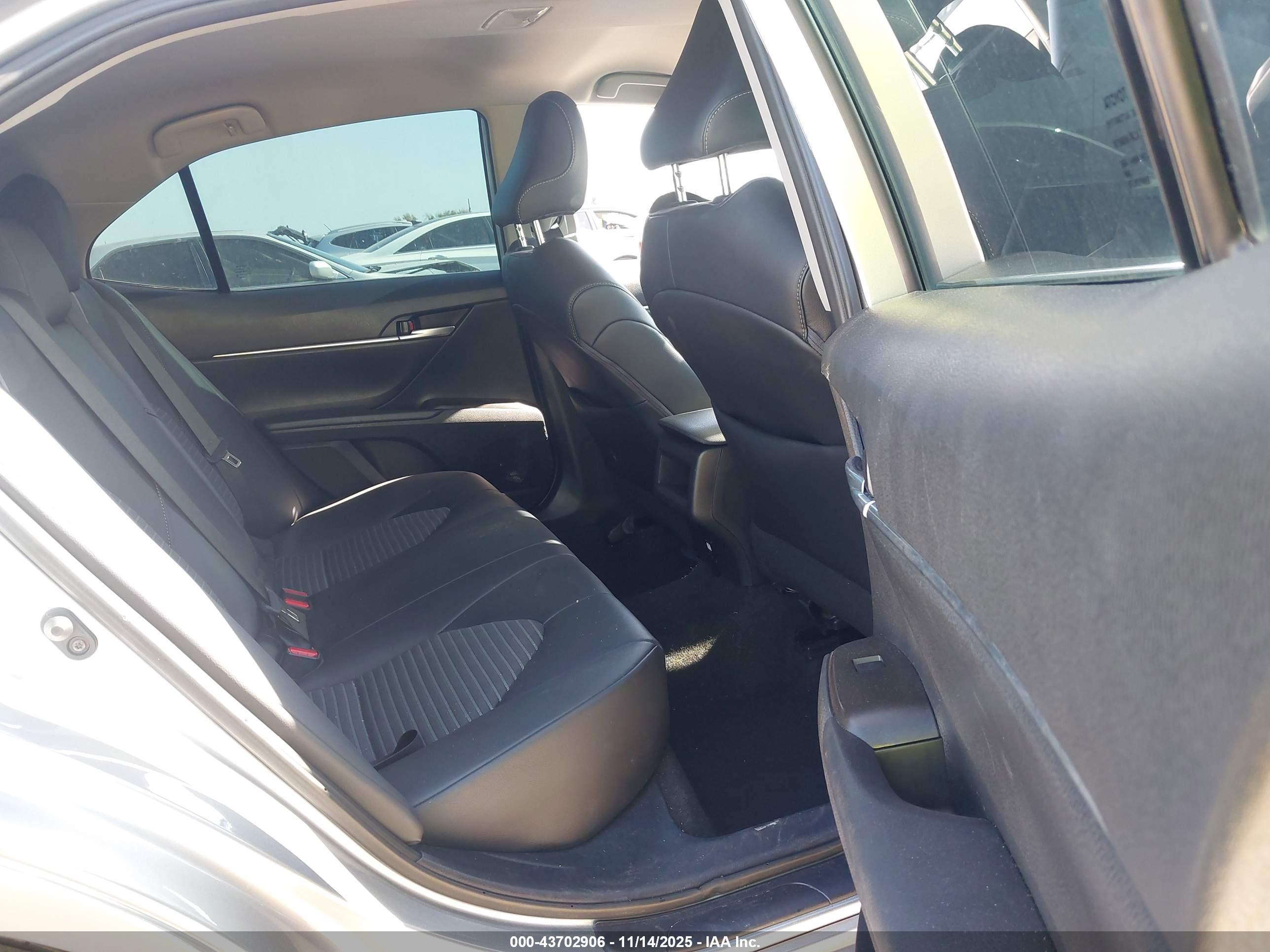 TOYOTA CAMRY image 8
