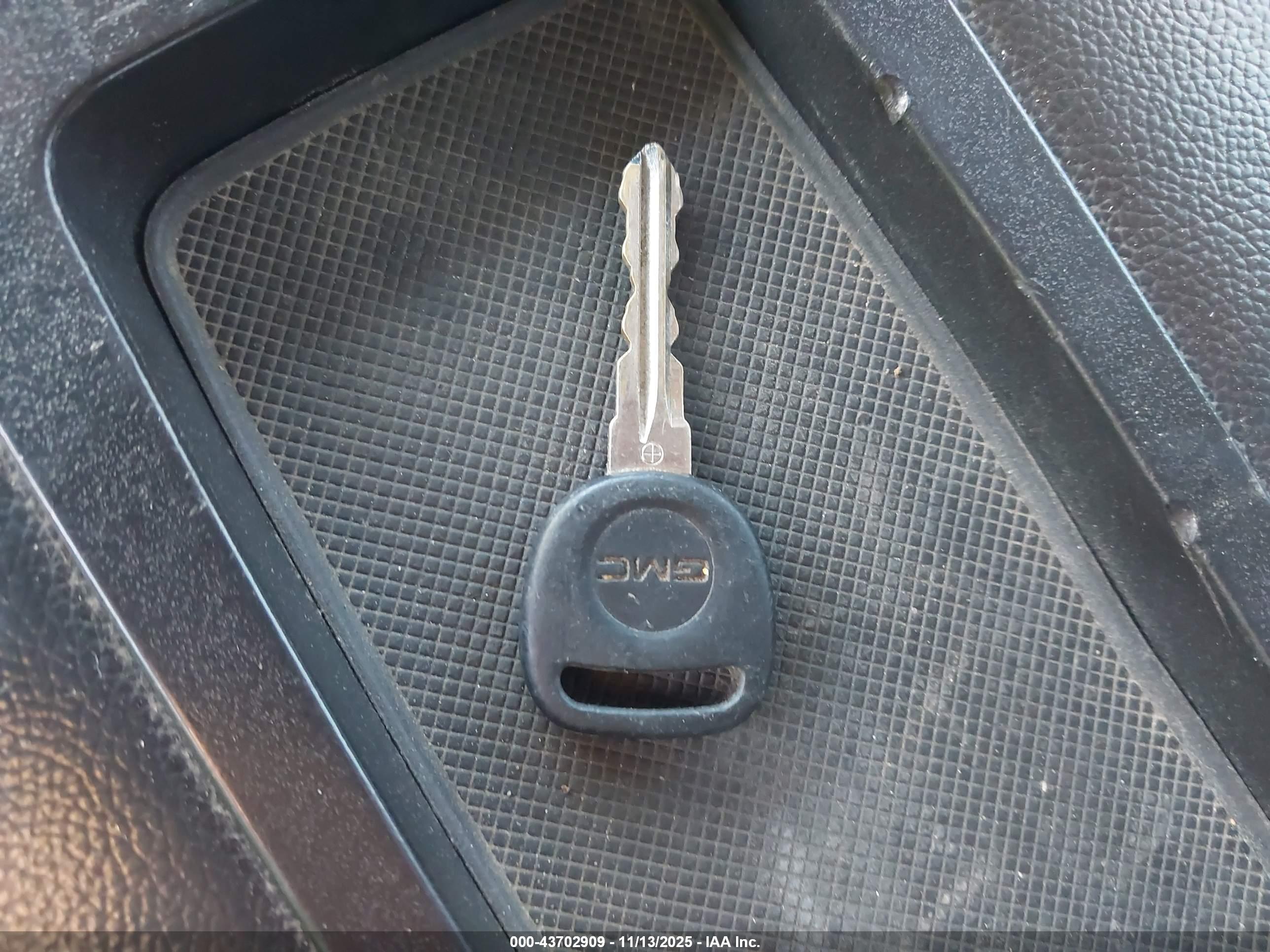 GMC SIERRA image 11