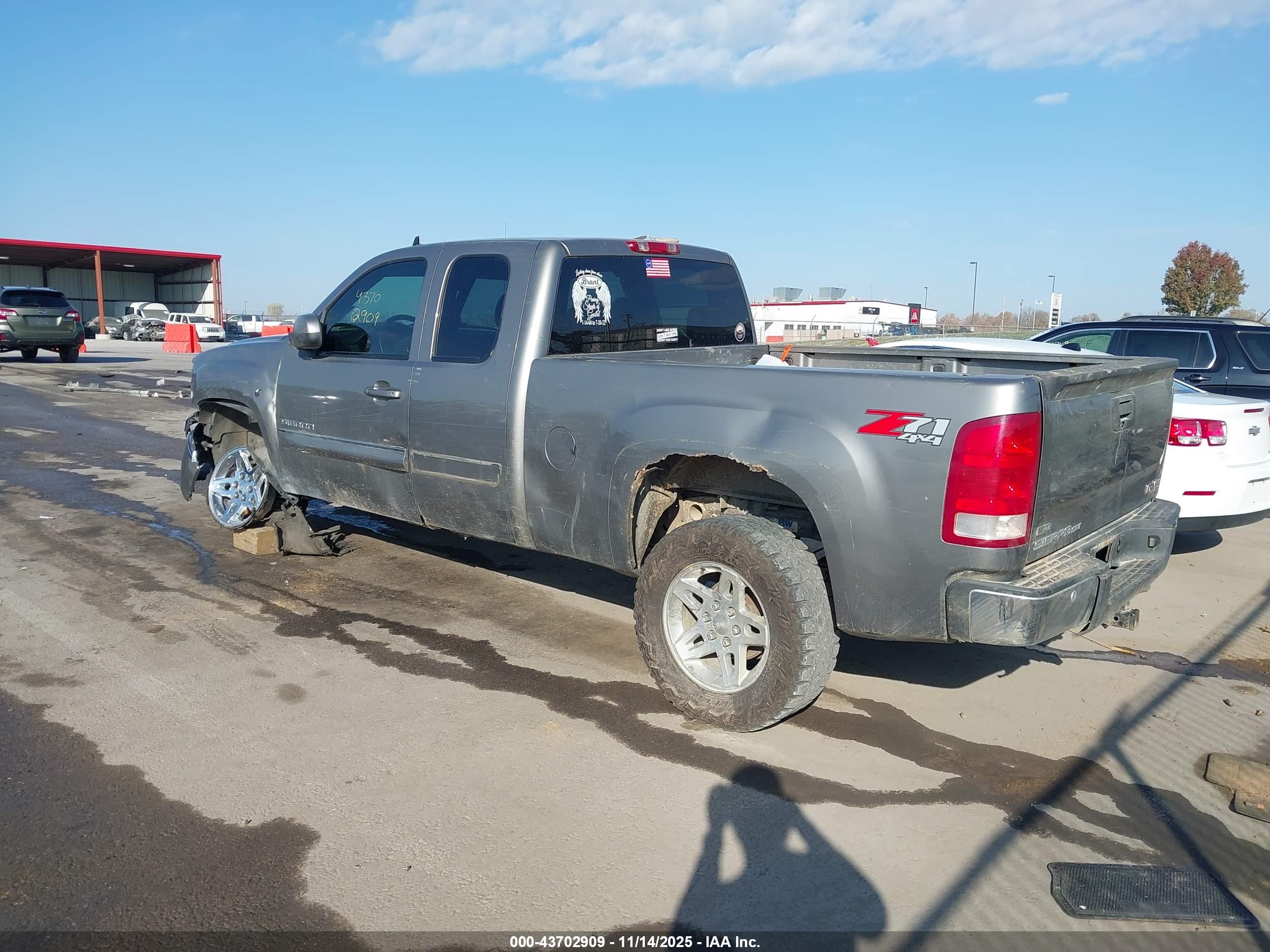 GMC SIERRA image 3