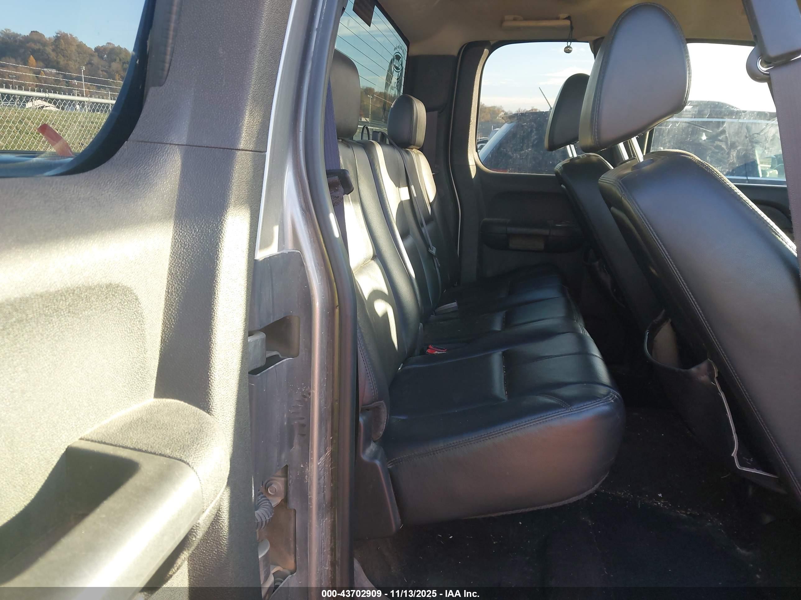 GMC SIERRA image 8