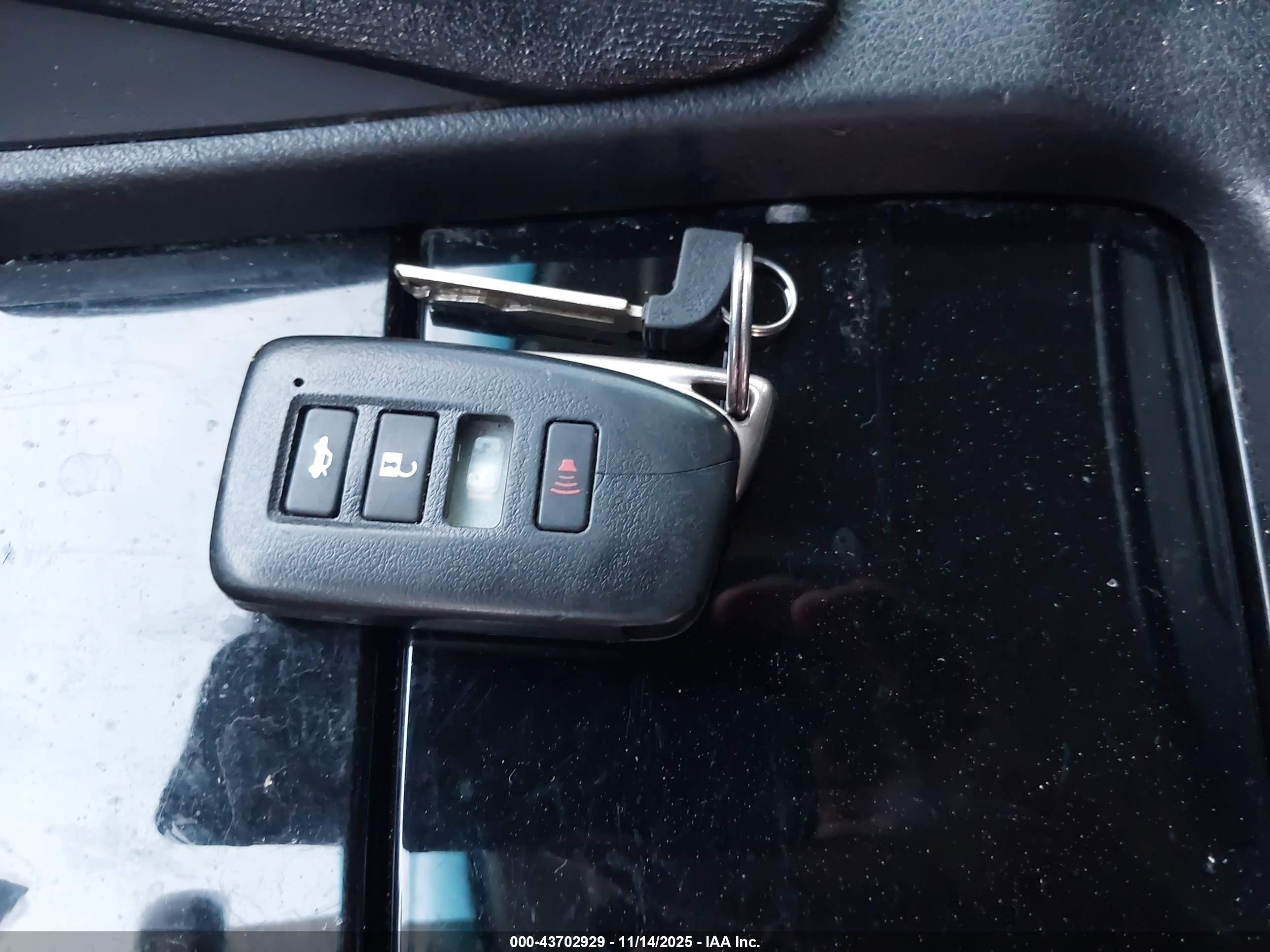LEXUS ES image 11