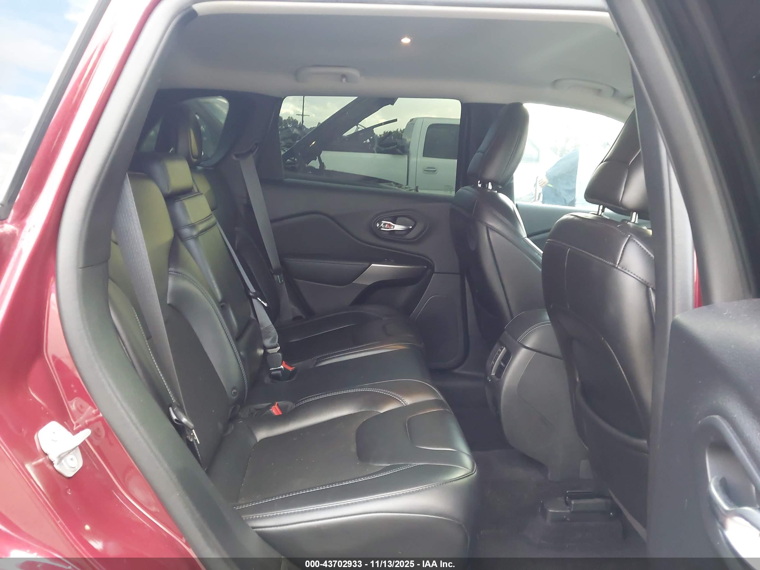 JEEP CHEROKEE image 8
