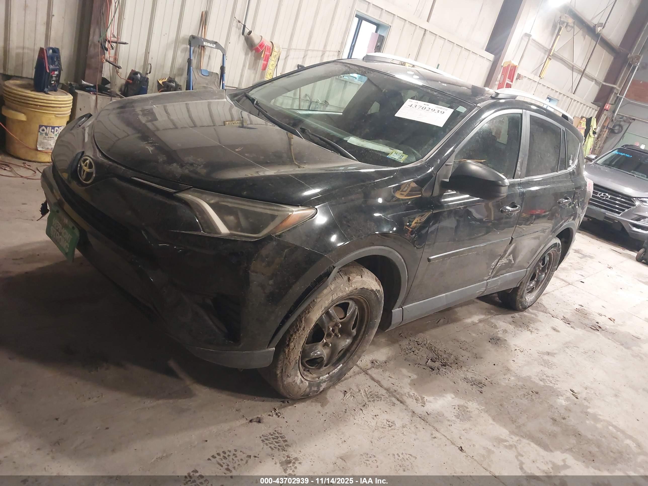 TOYOTA RAV4 image 2