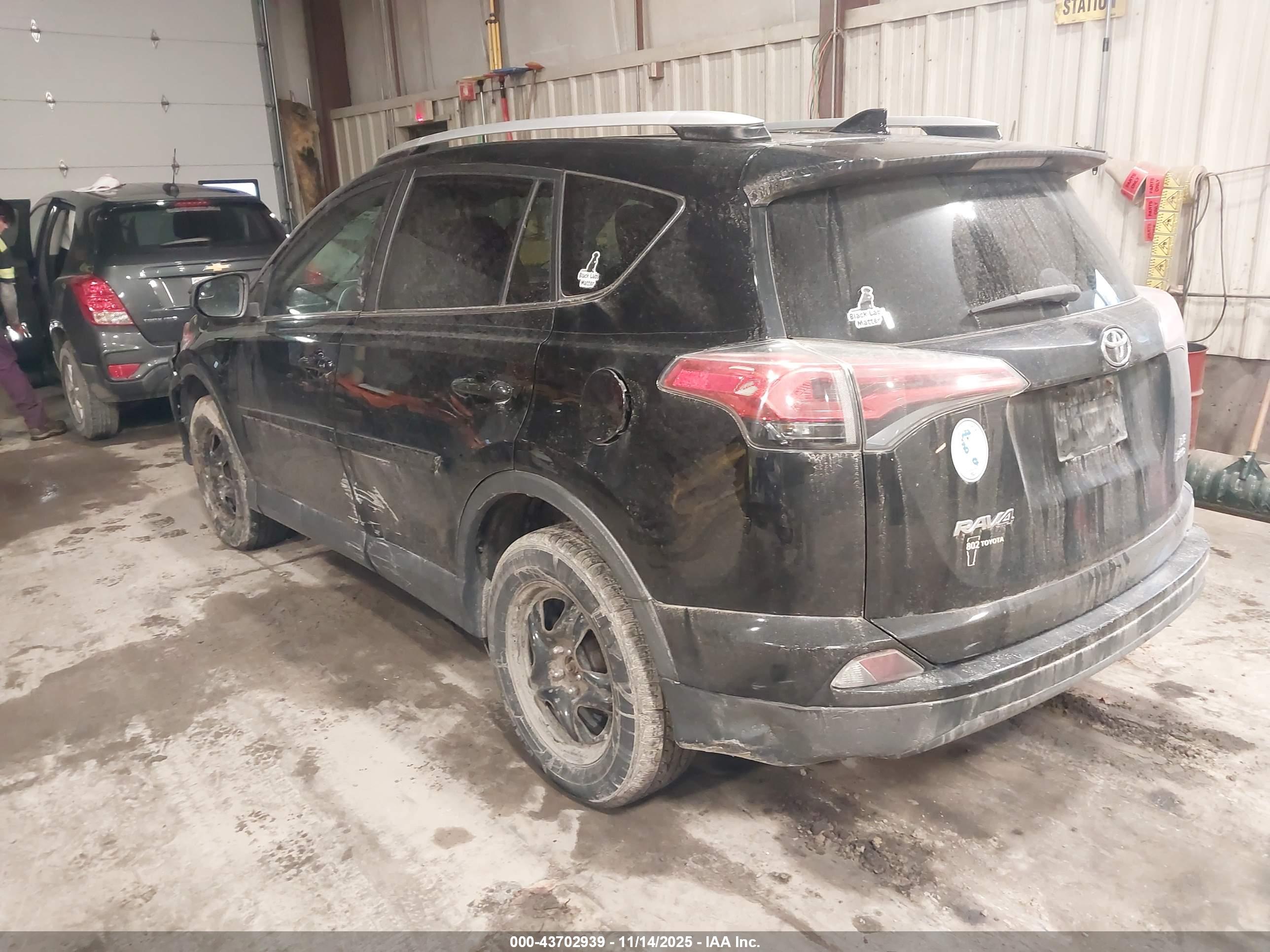 TOYOTA RAV4 image 3