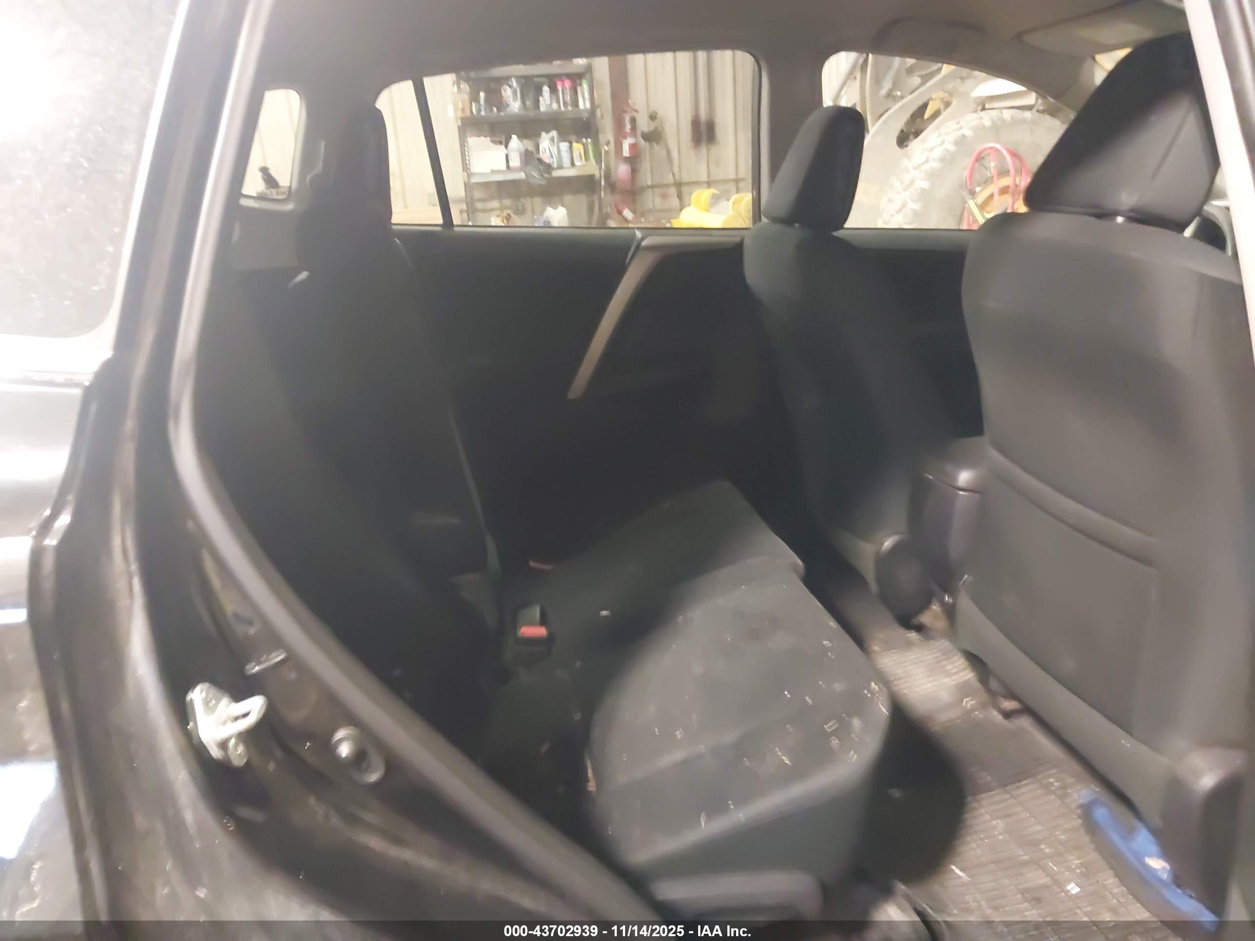 TOYOTA RAV4 image 8