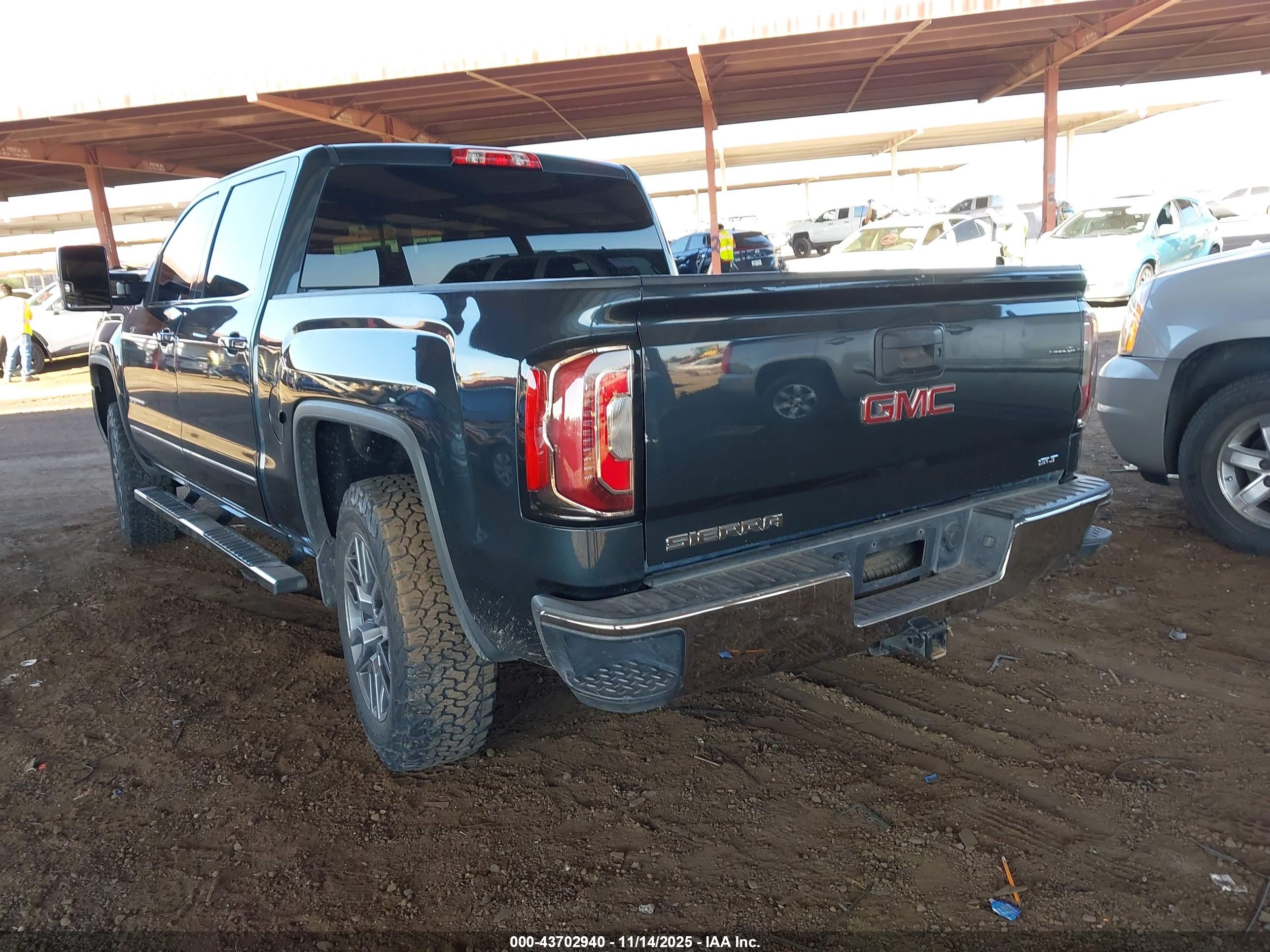 GMC SIERRA image 3