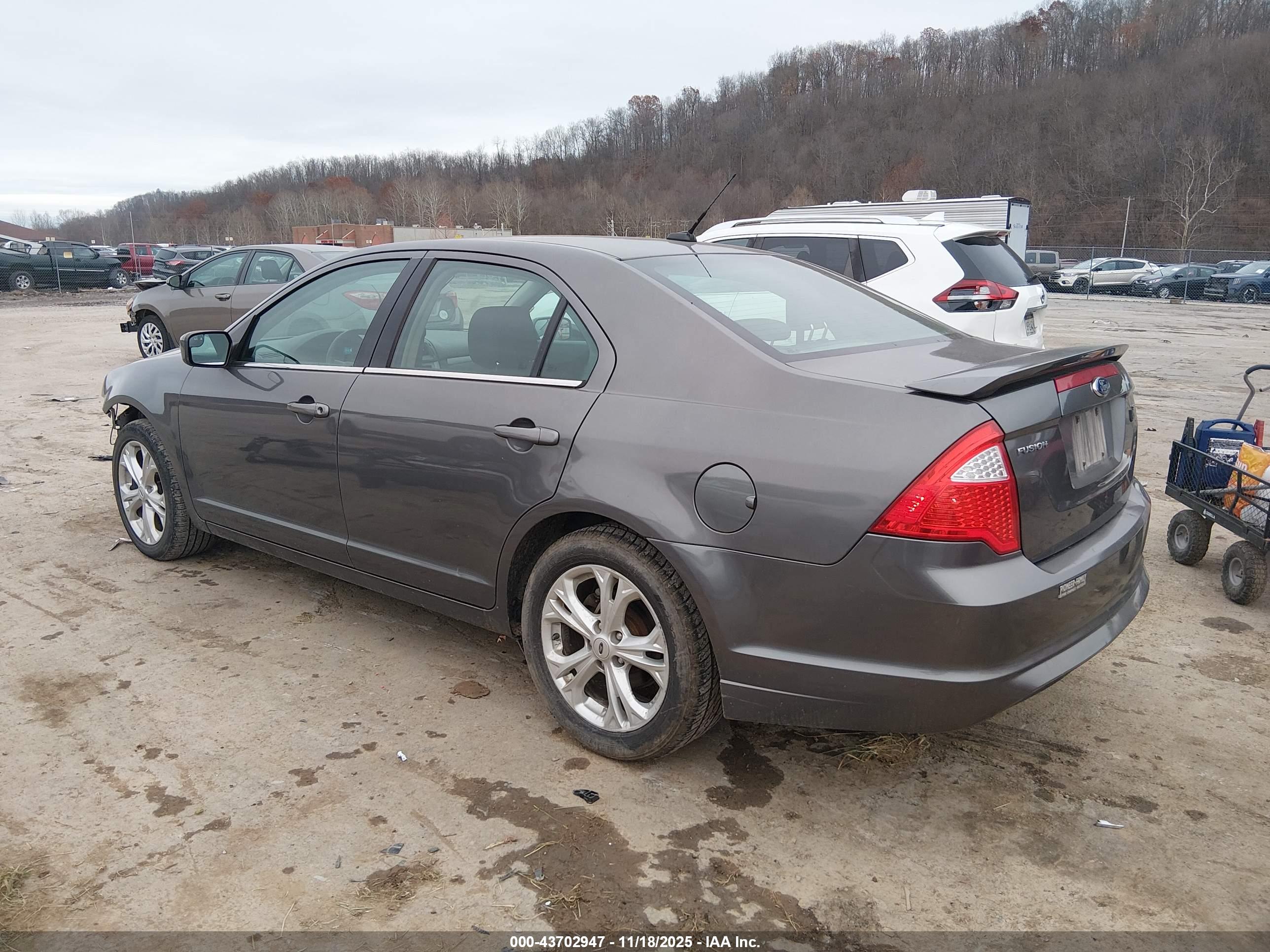 FORD FUSION image 3