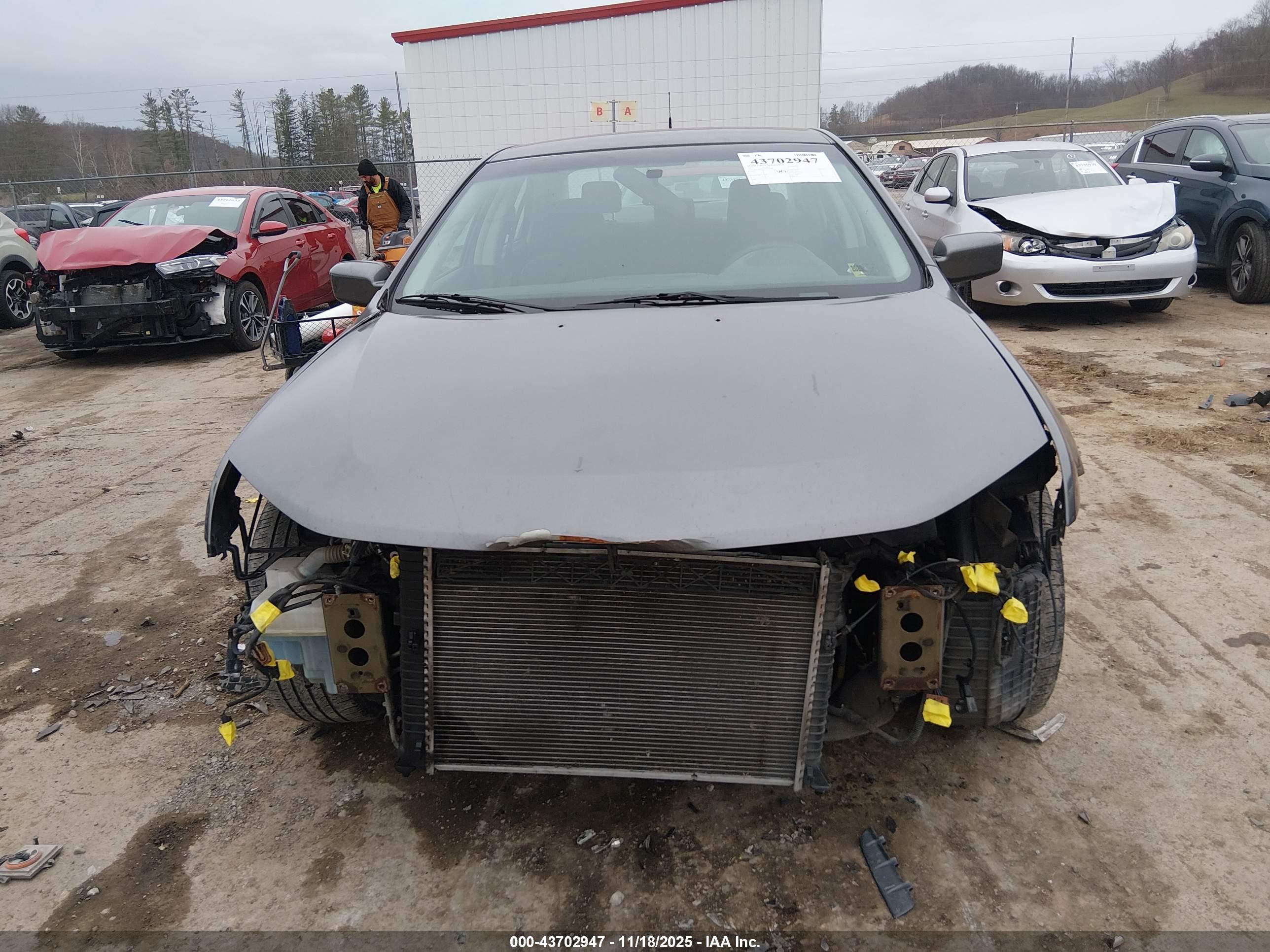 FORD FUSION image 6