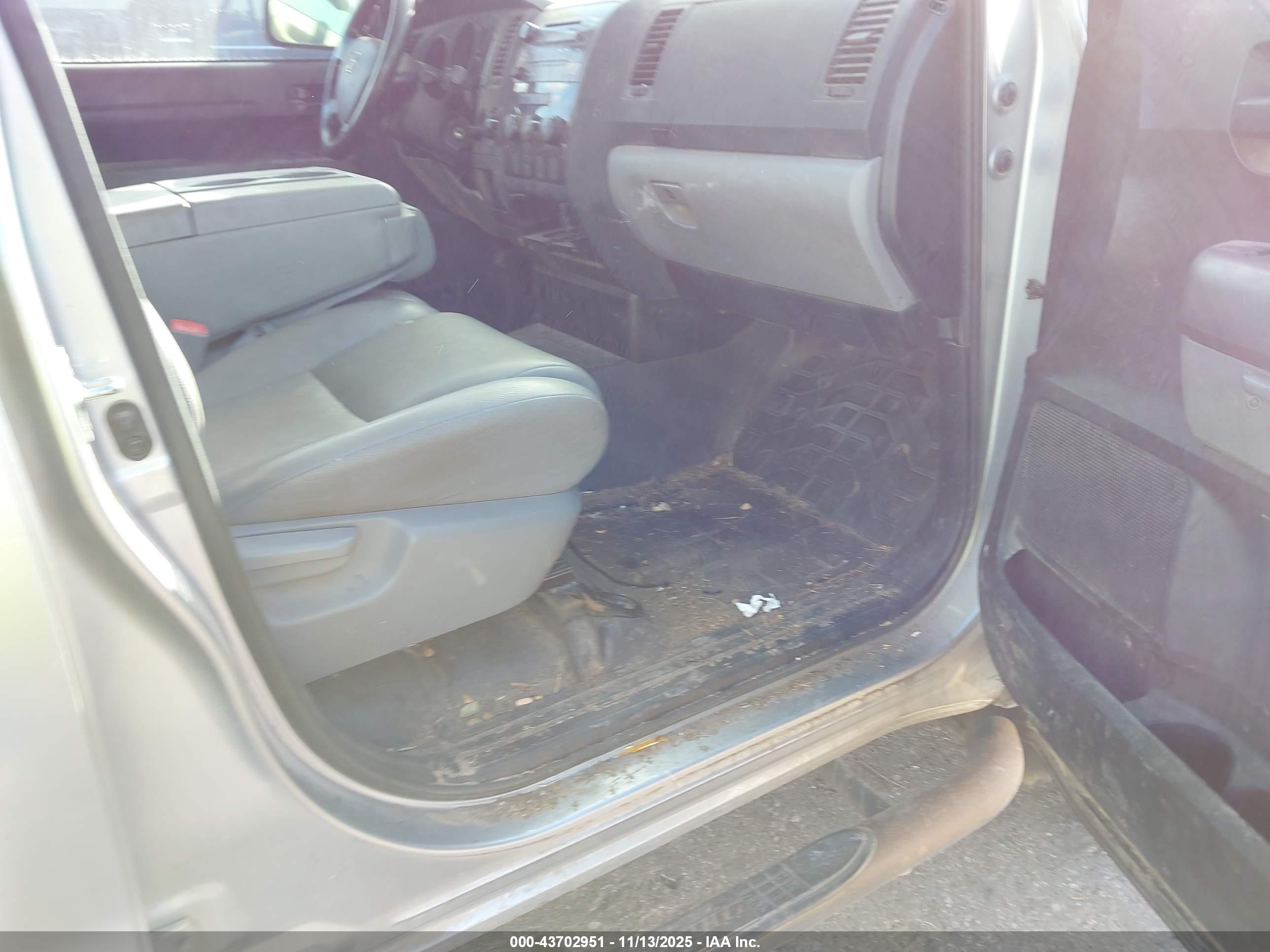 TOYOTA TUNDRA image 5