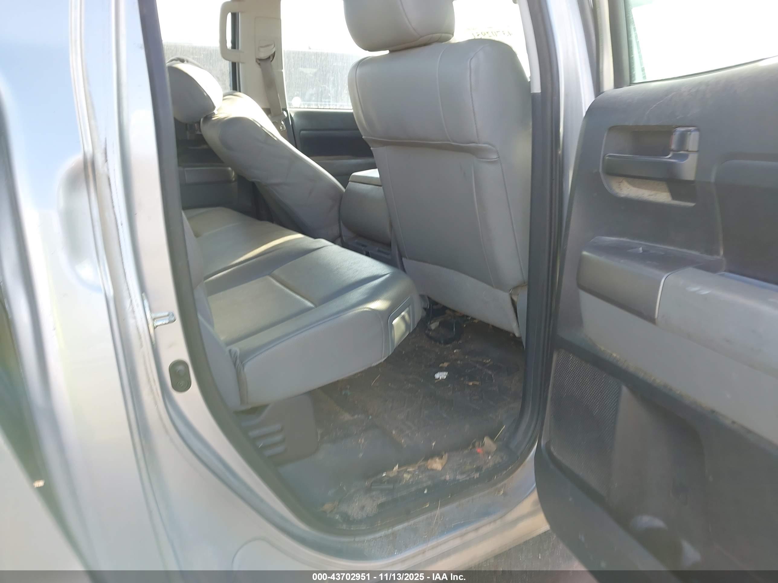 TOYOTA TUNDRA image 8