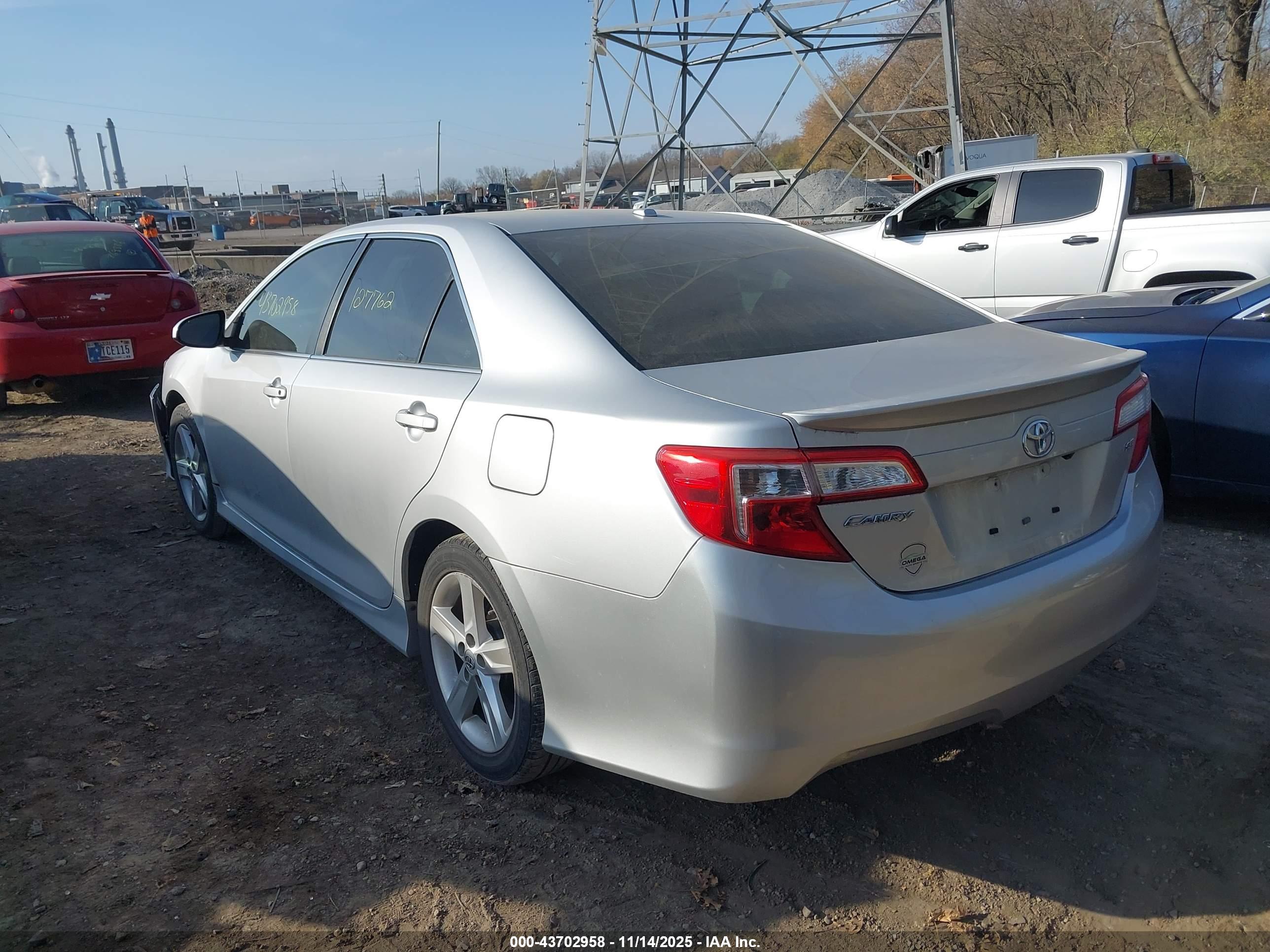 TOYOTA CAMRY image 3