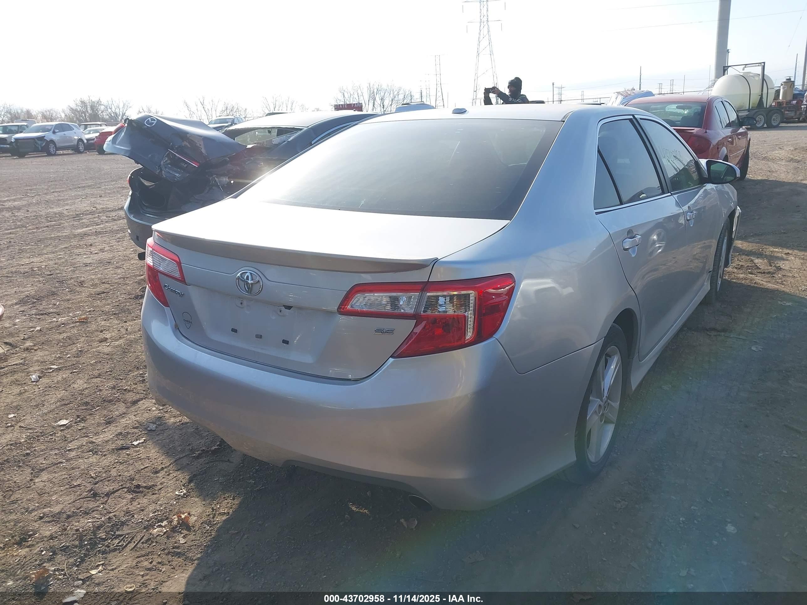 TOYOTA CAMRY image 4