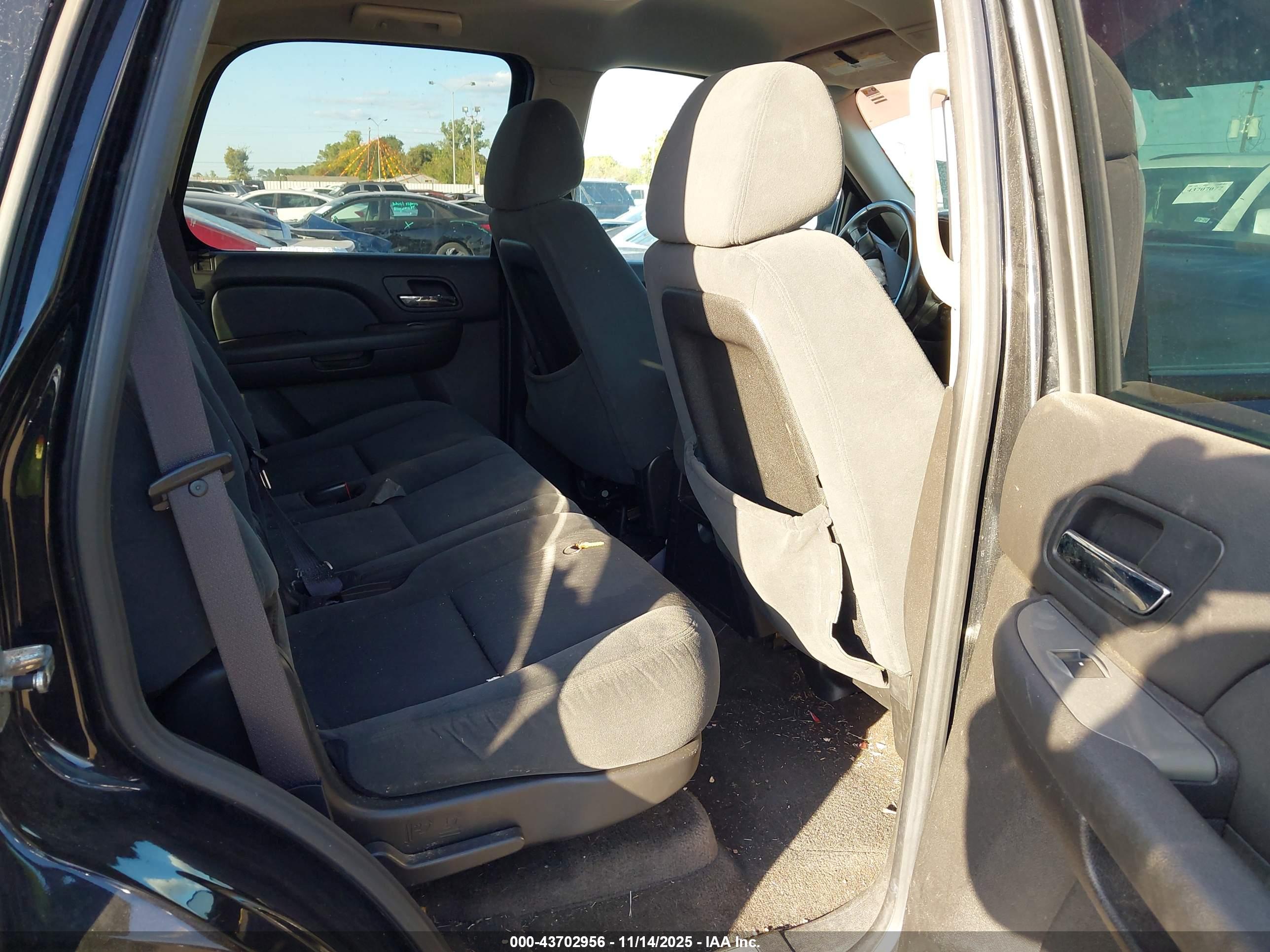 CHEVROLET TAHOE image 8