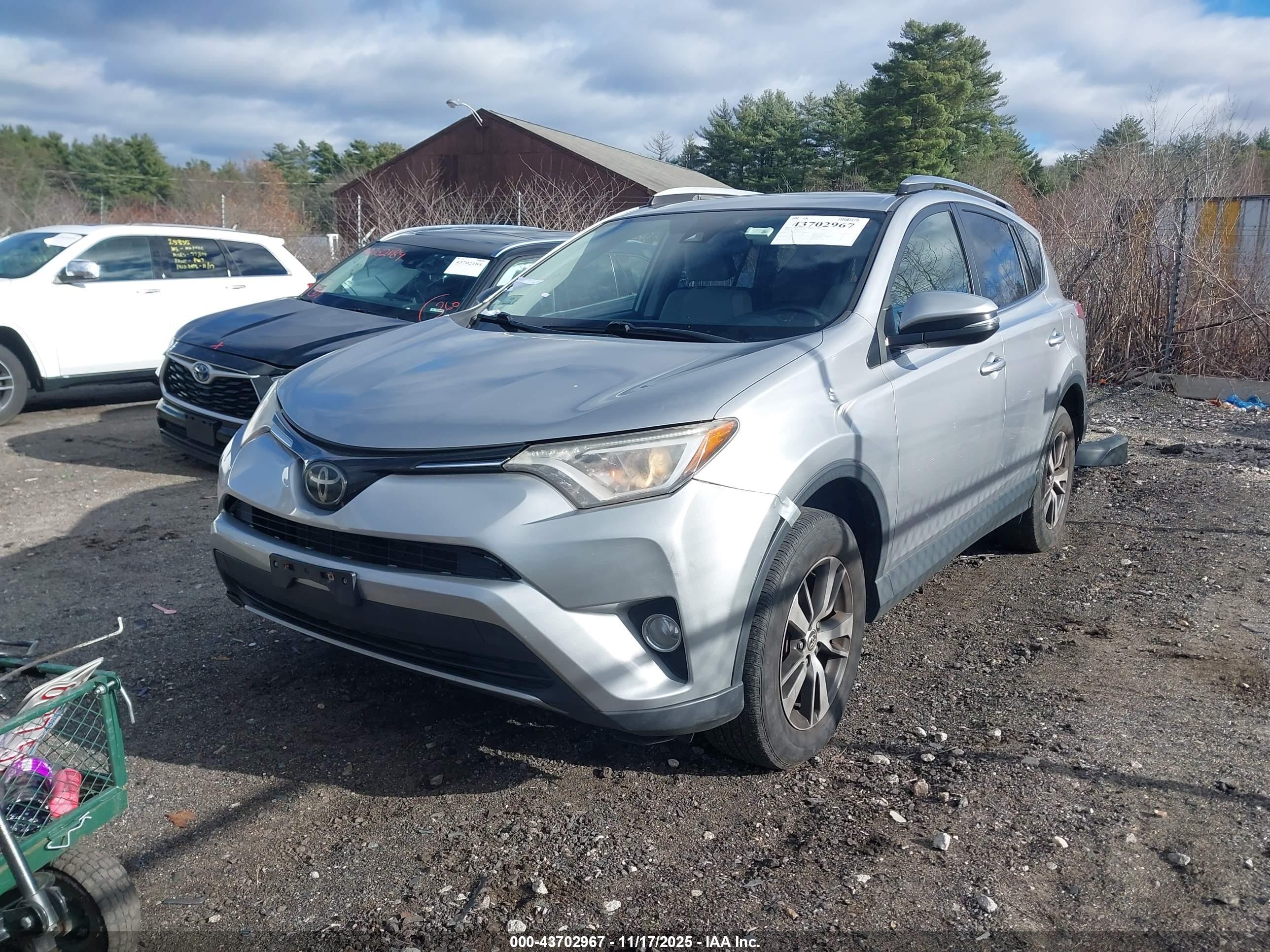 TOYOTA RAV4 image 2