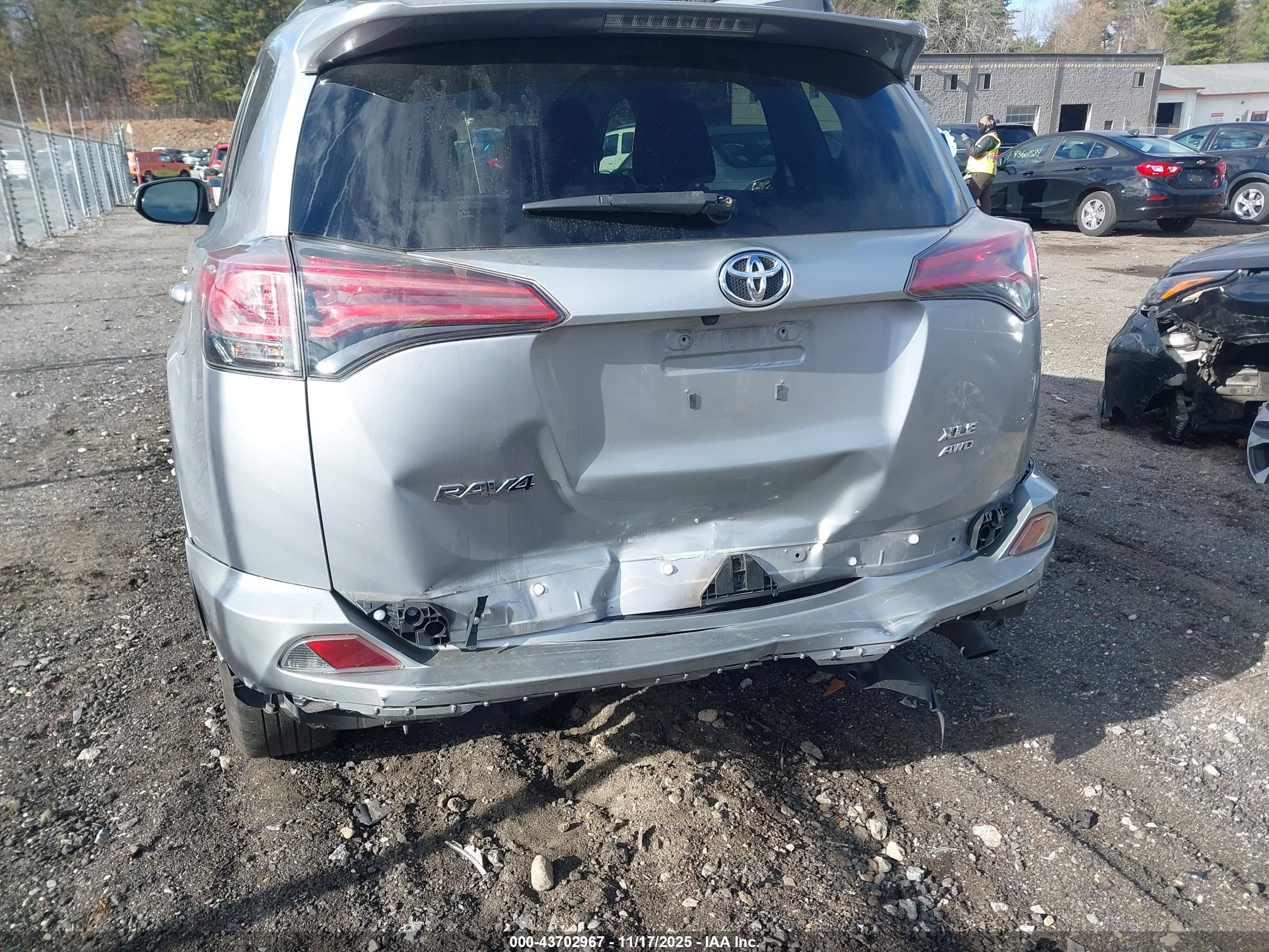 TOYOTA RAV4 image 6
