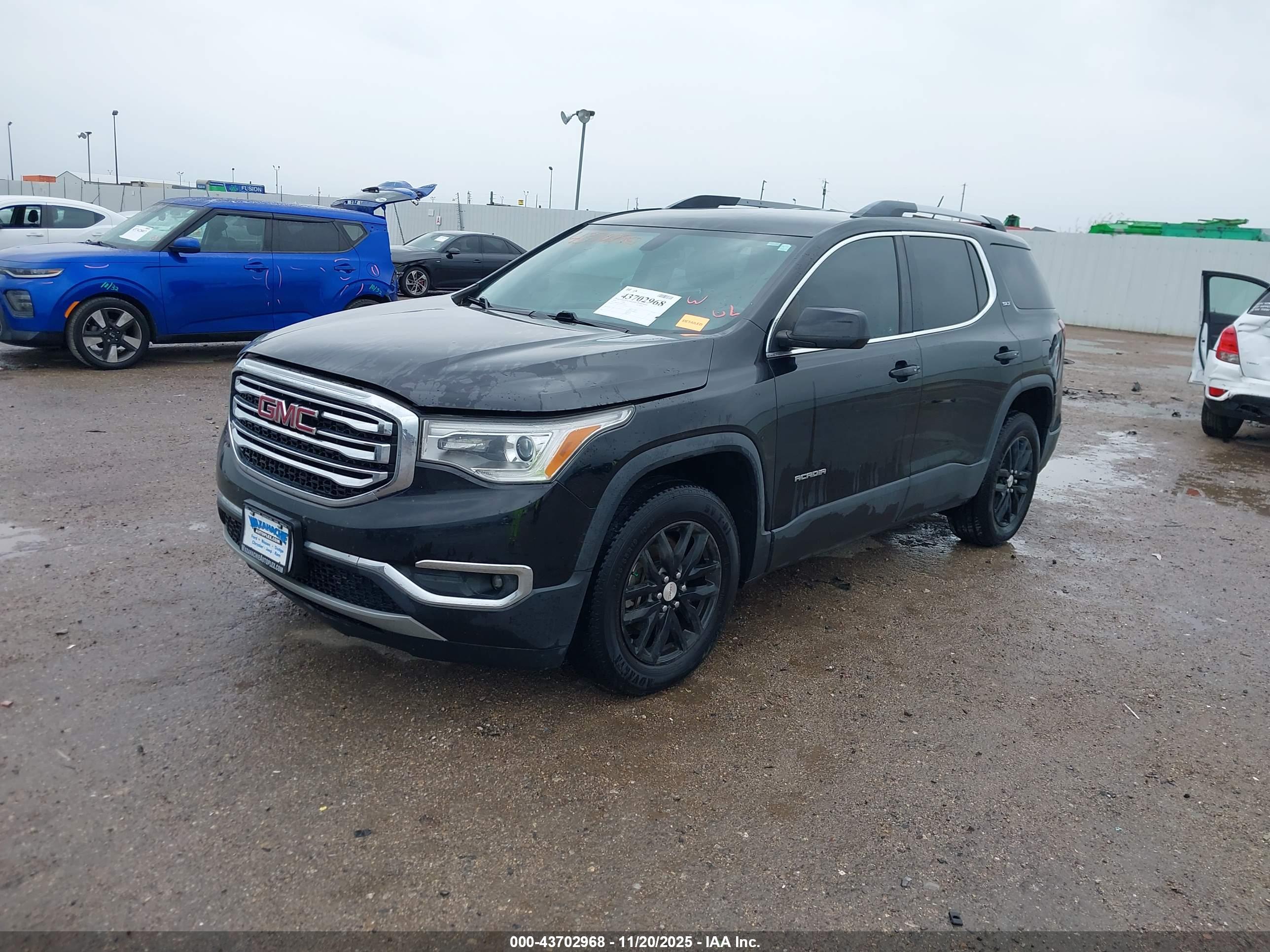 GMC ACADIA image 2