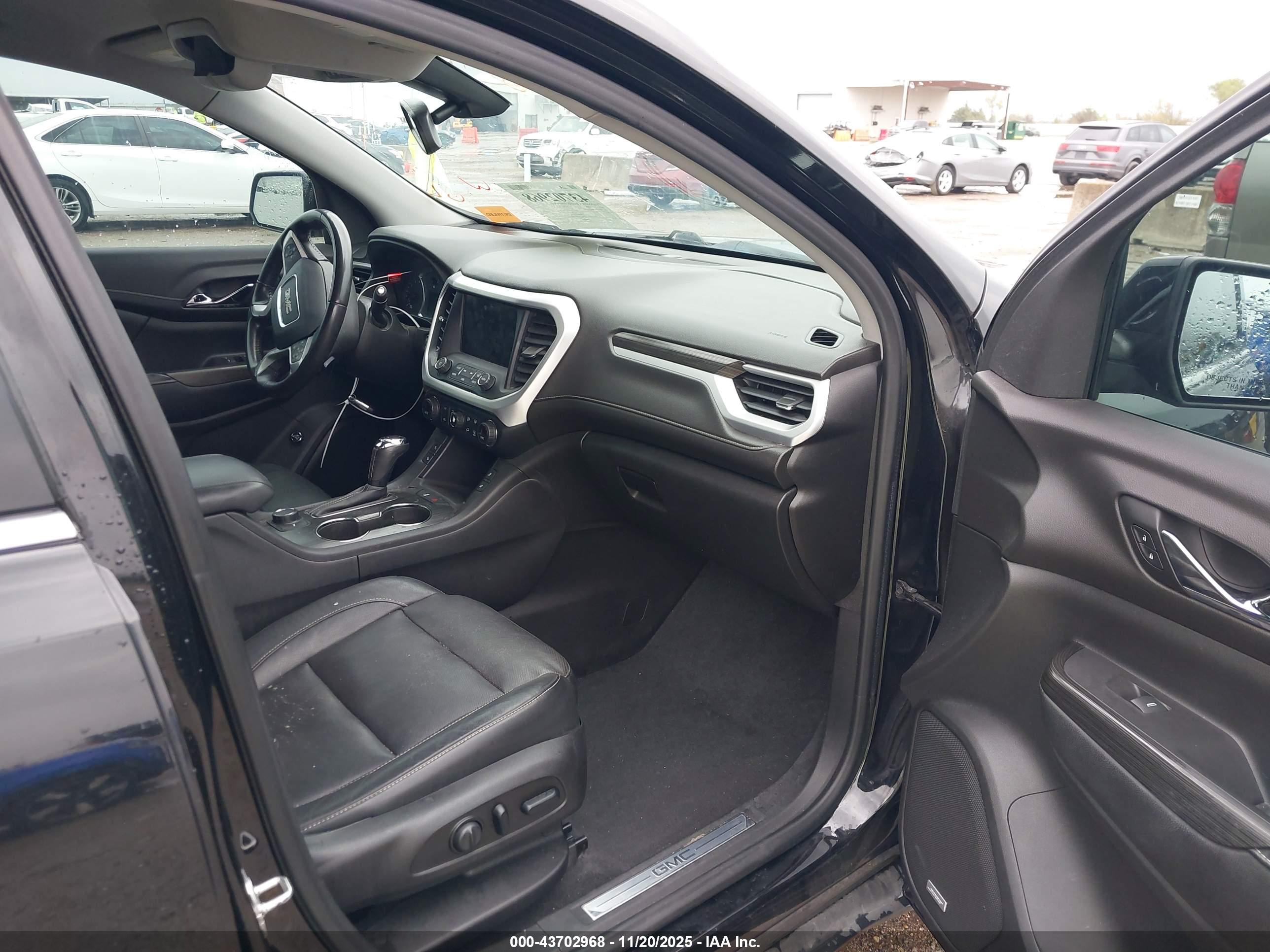 GMC ACADIA image 5