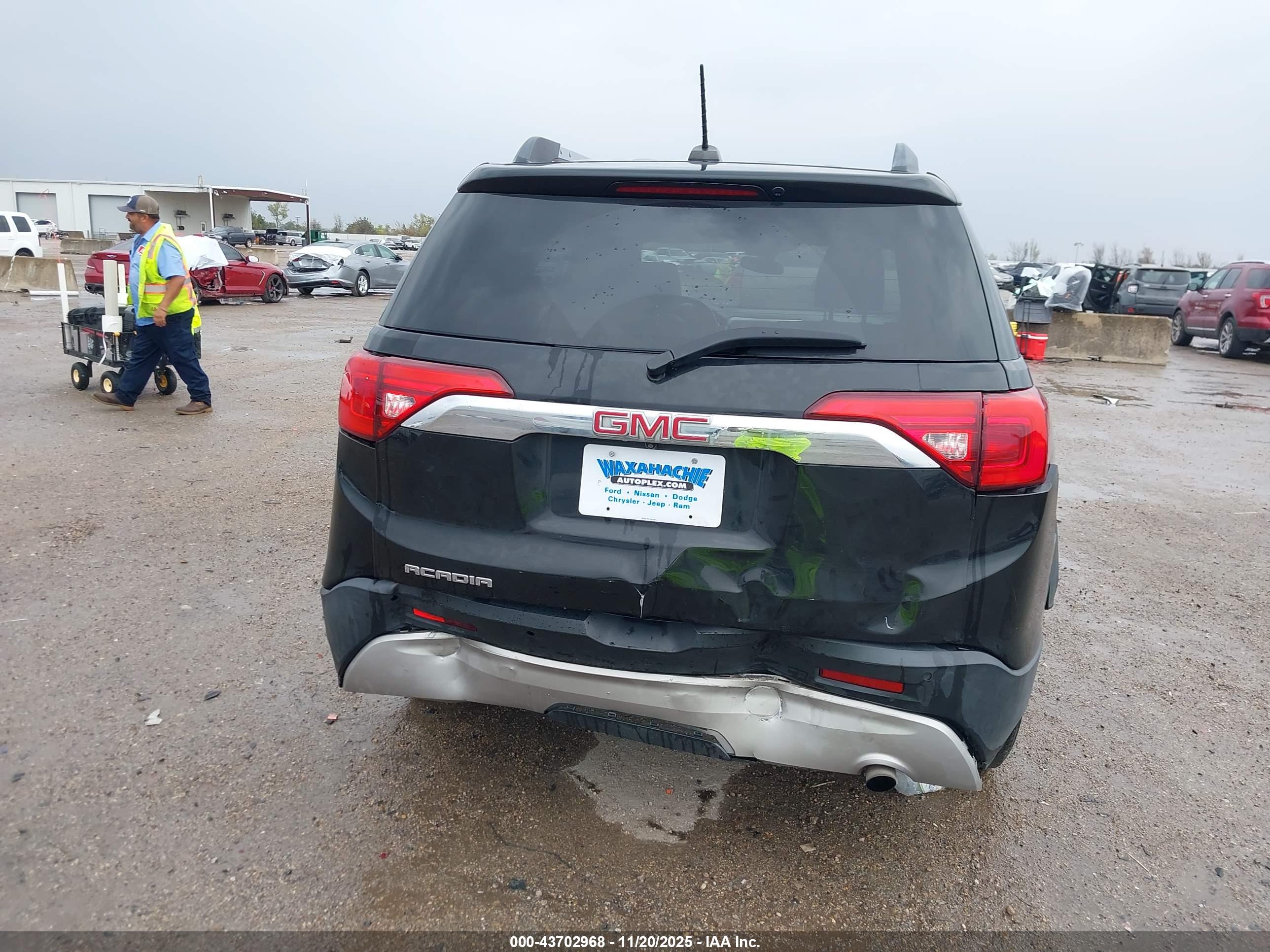 GMC ACADIA image 6