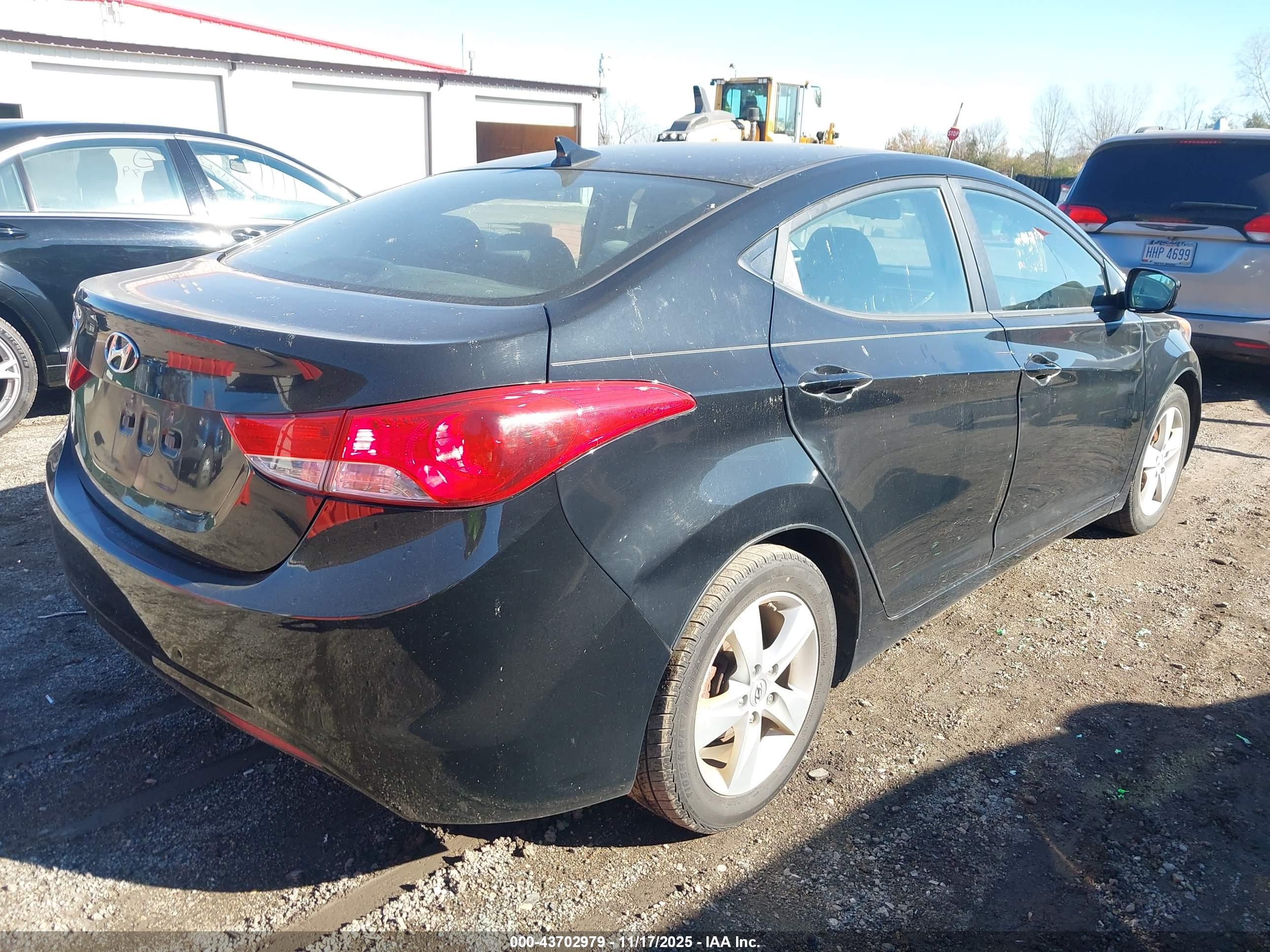 HYUNDAI ELANTRA image 4