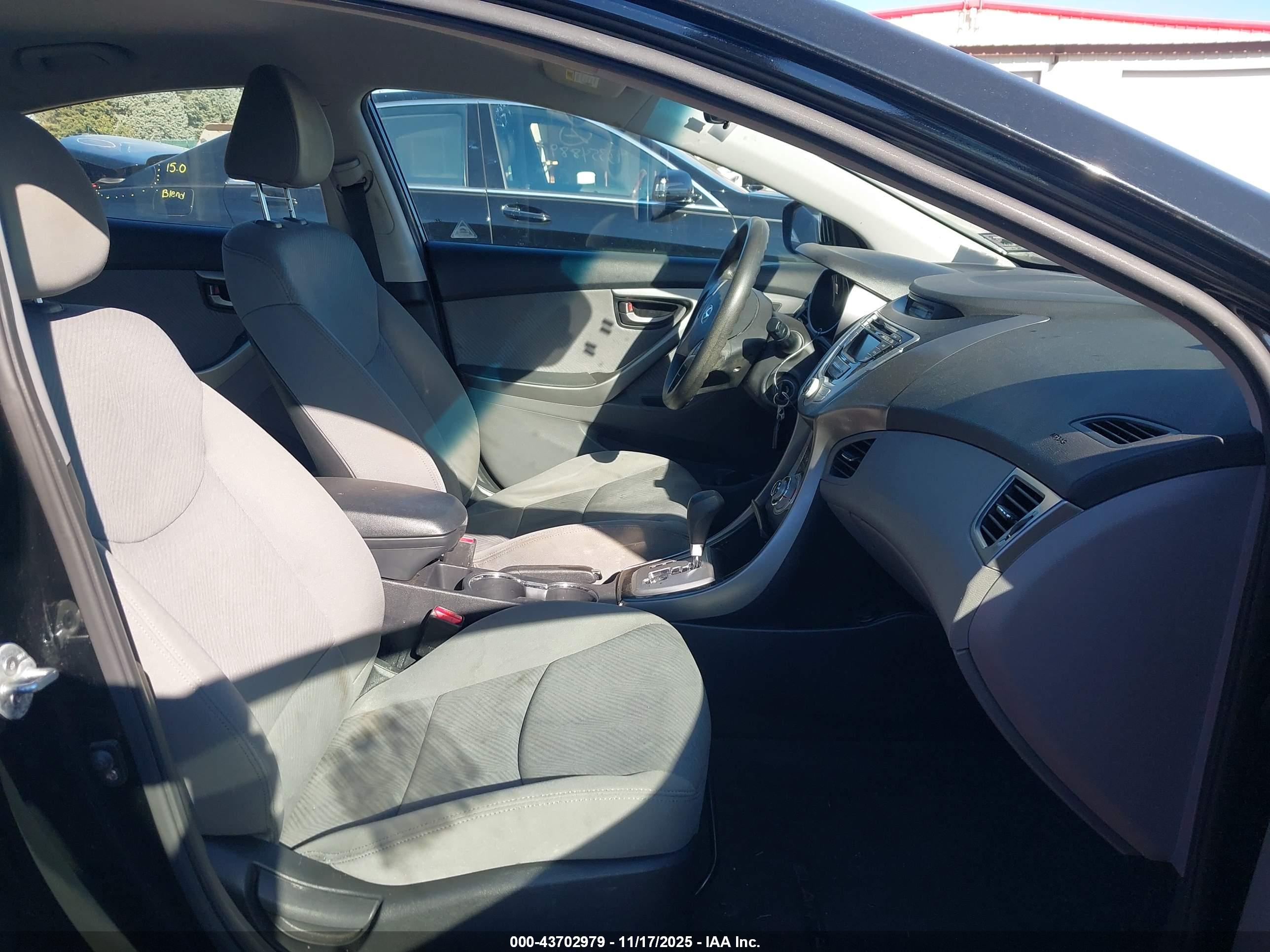 HYUNDAI ELANTRA image 5