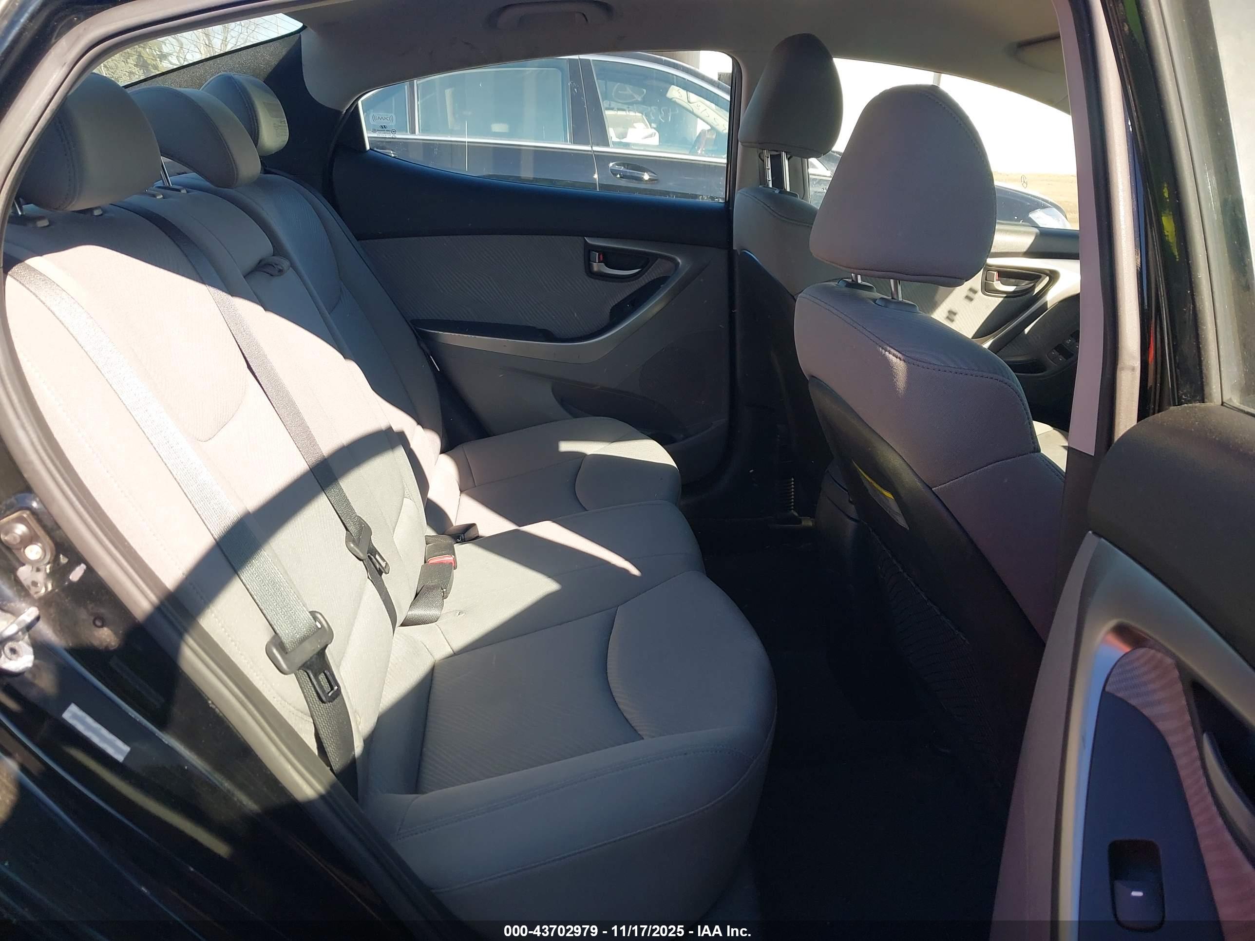 HYUNDAI ELANTRA image 8