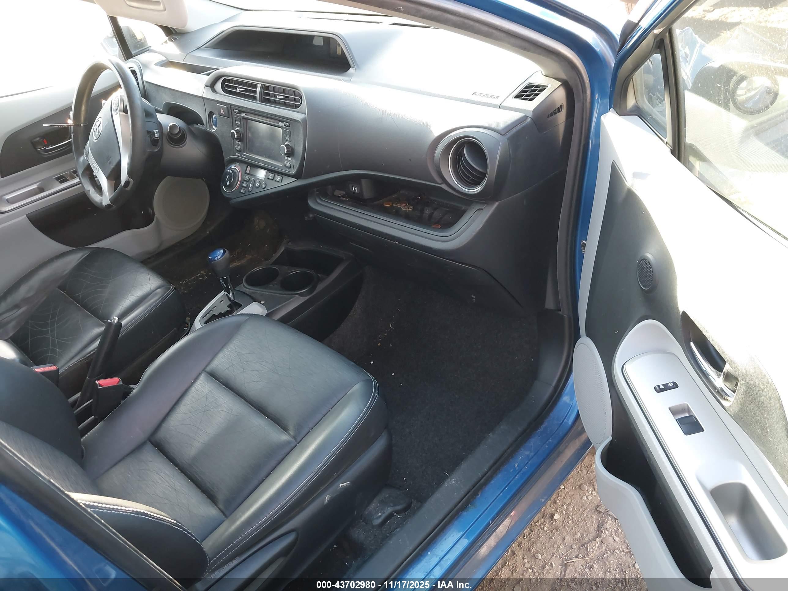 TOYOTA PRIUS image 5