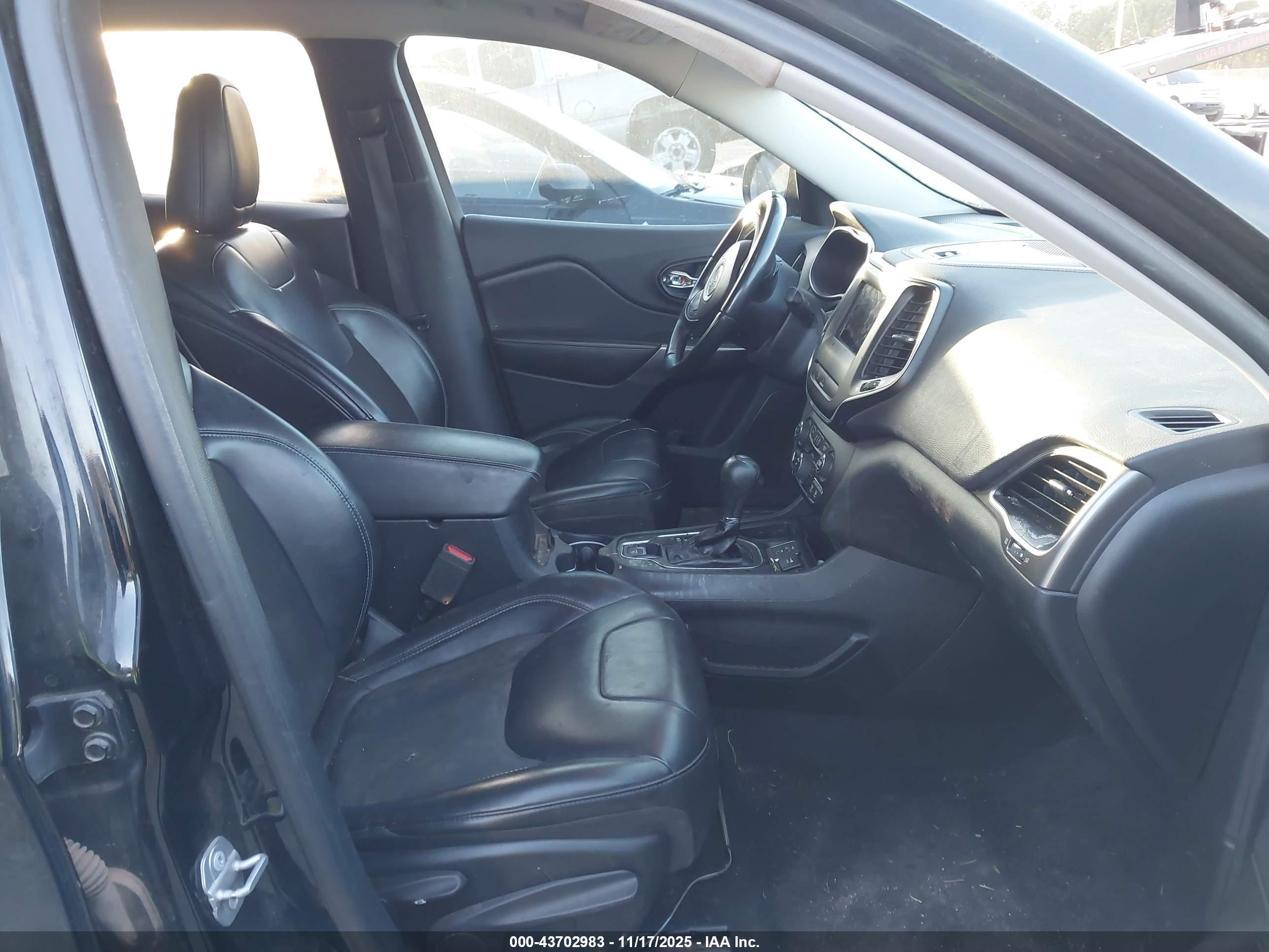 JEEP CHEROKEE image 5
