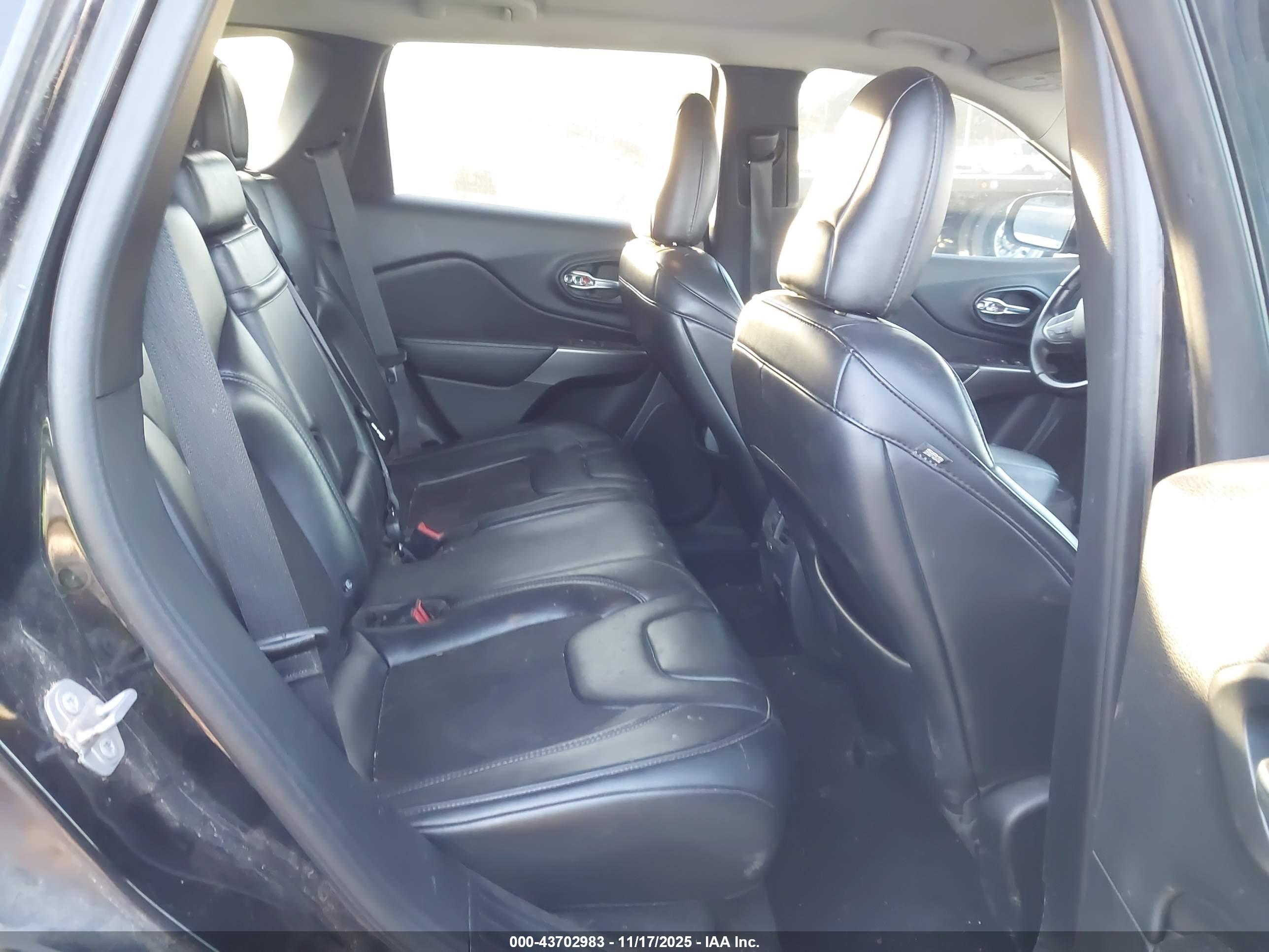 JEEP CHEROKEE image 8