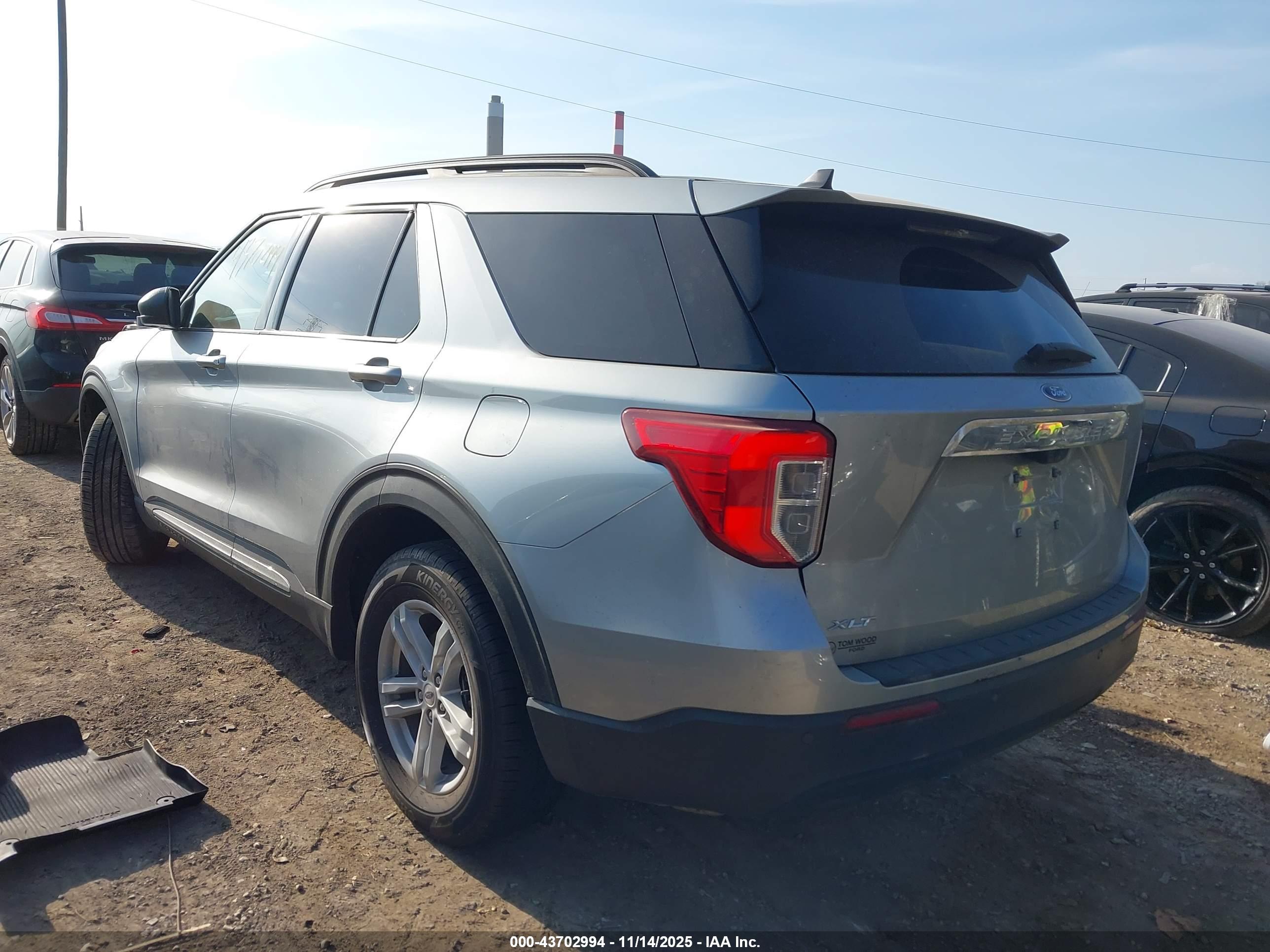 FORD EXPLORER image 3