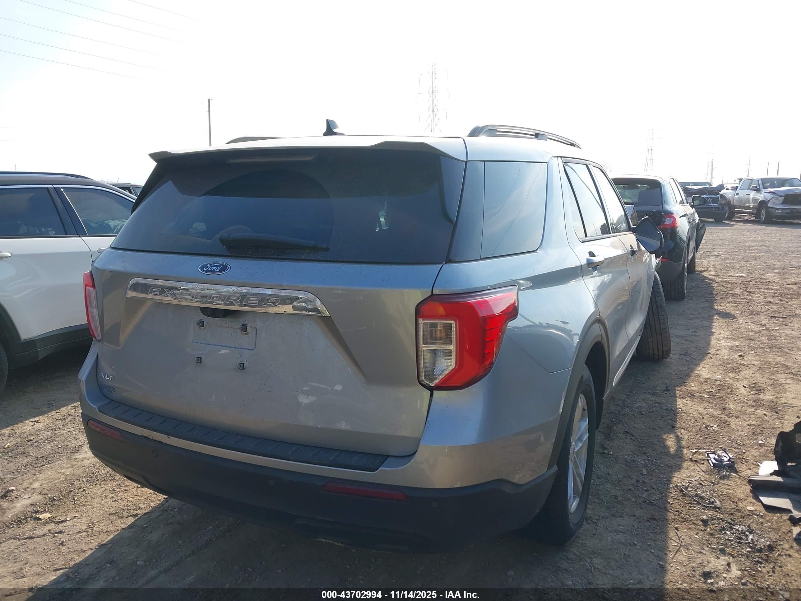 FORD EXPLORER image 4