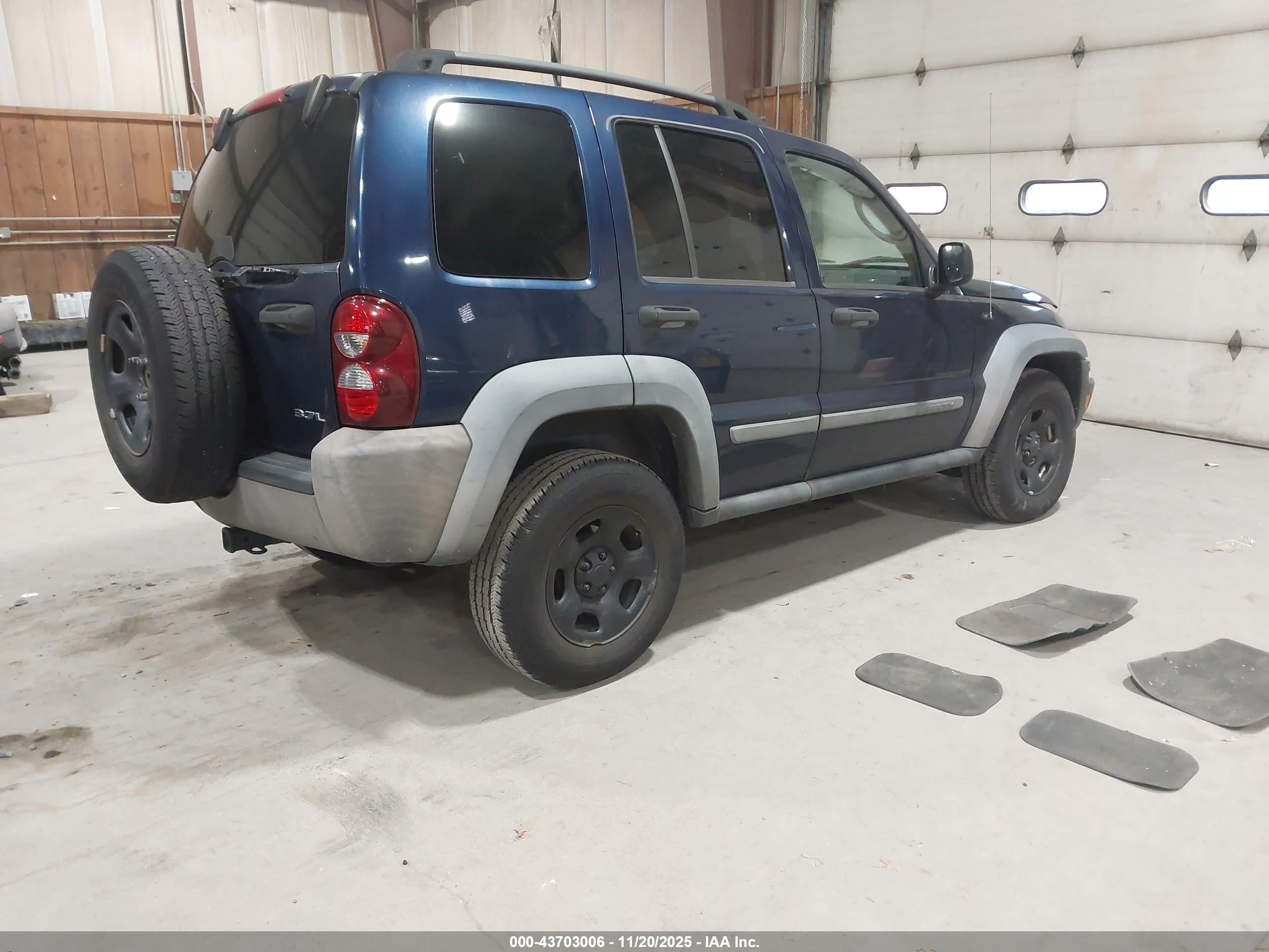 JEEP LIBERTY image 4